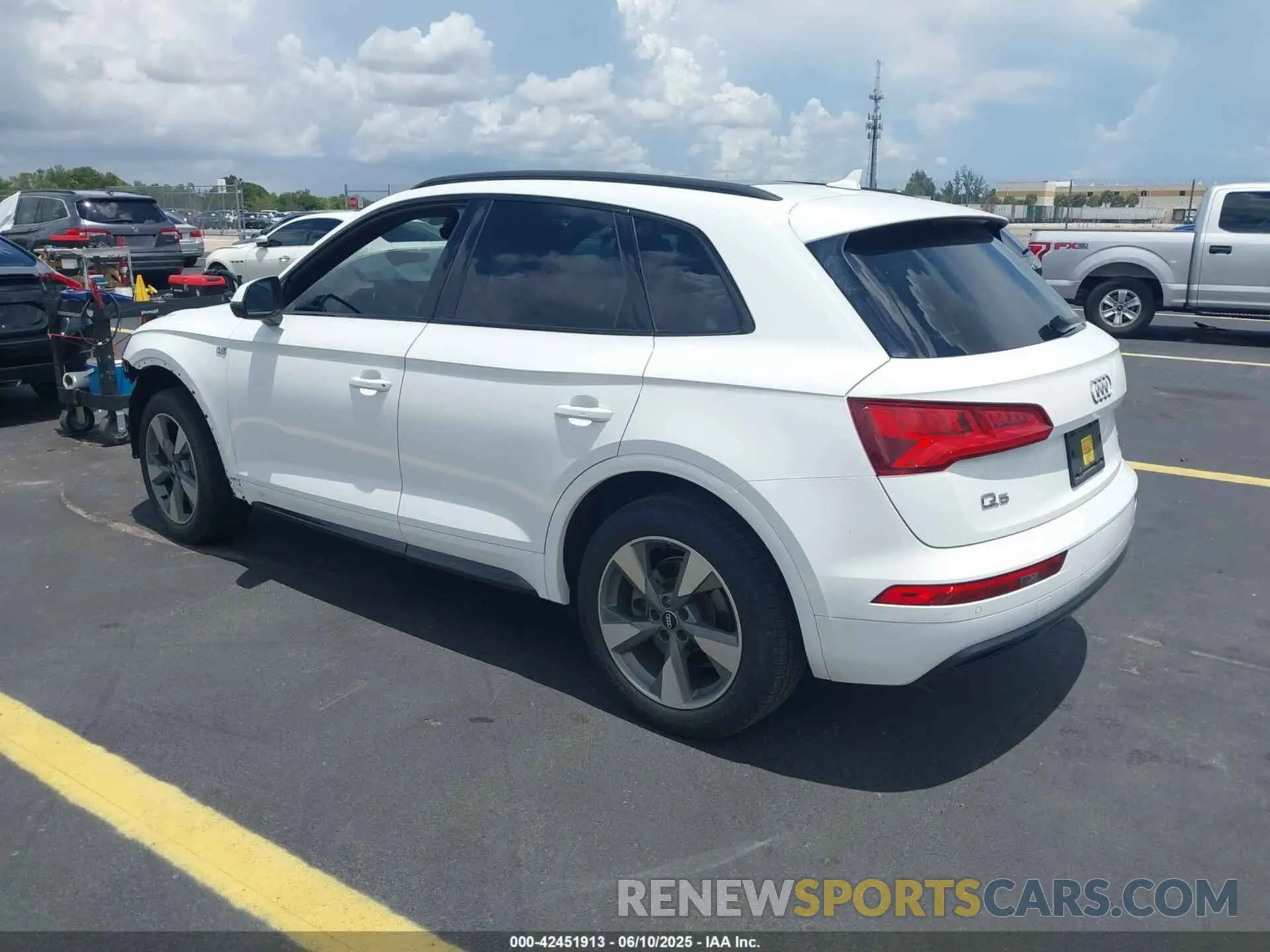 3 Photograph of a damaged car WA1ANAFY4L2106527 AUDI Q5 2020