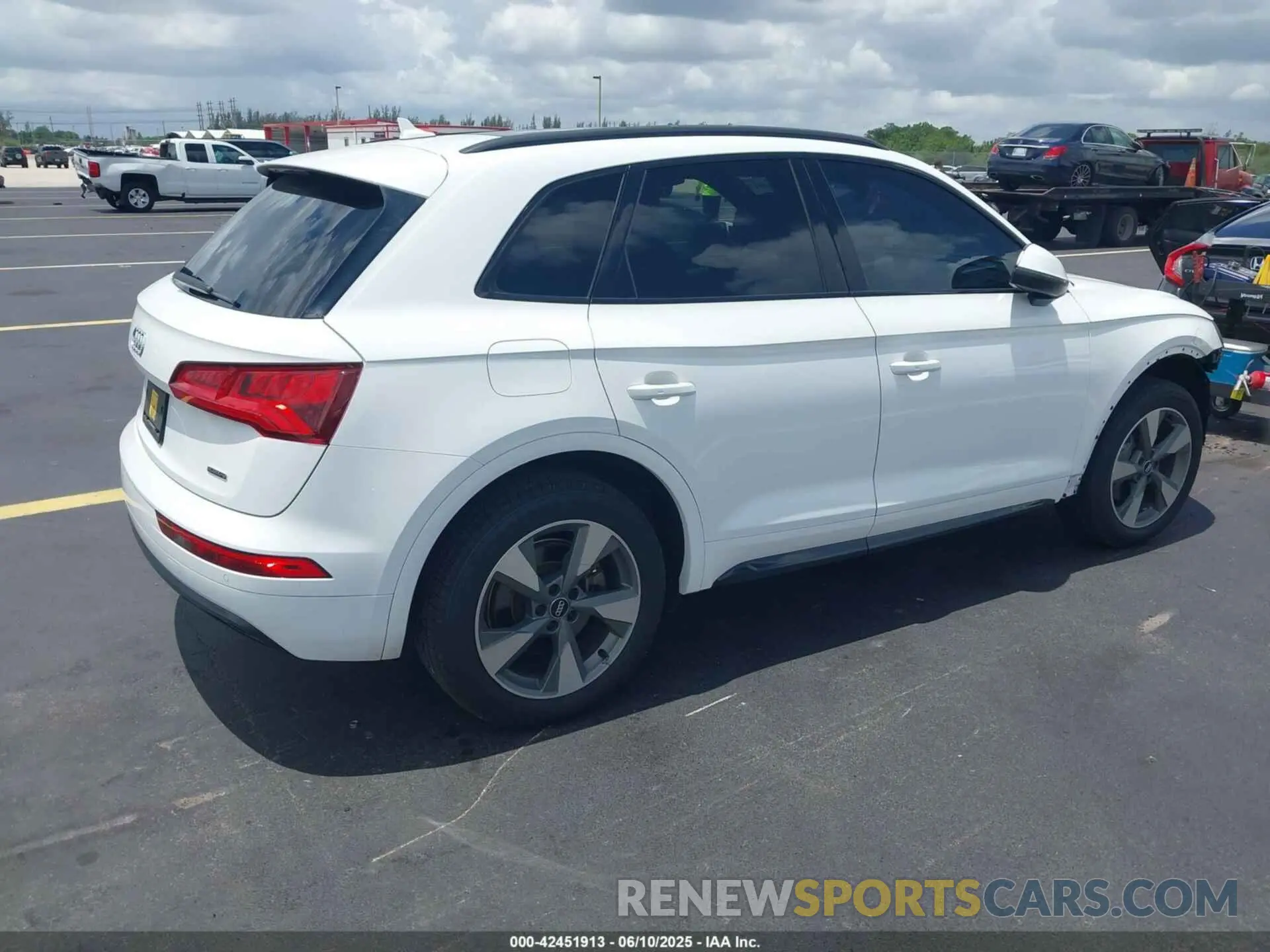 4 Photograph of a damaged car WA1ANAFY4L2106527 AUDI Q5 2020