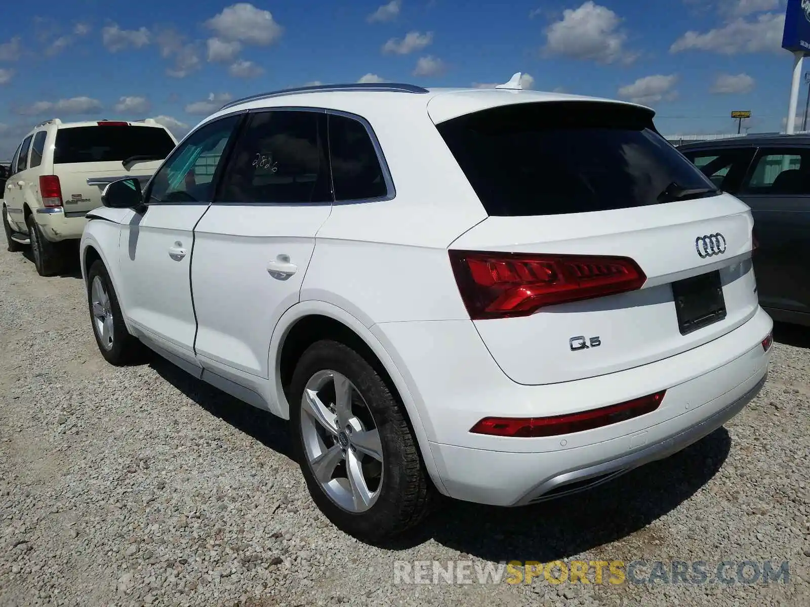 3 Photograph of a damaged car WA1ANAFY5L2010034 AUDI Q5 2020