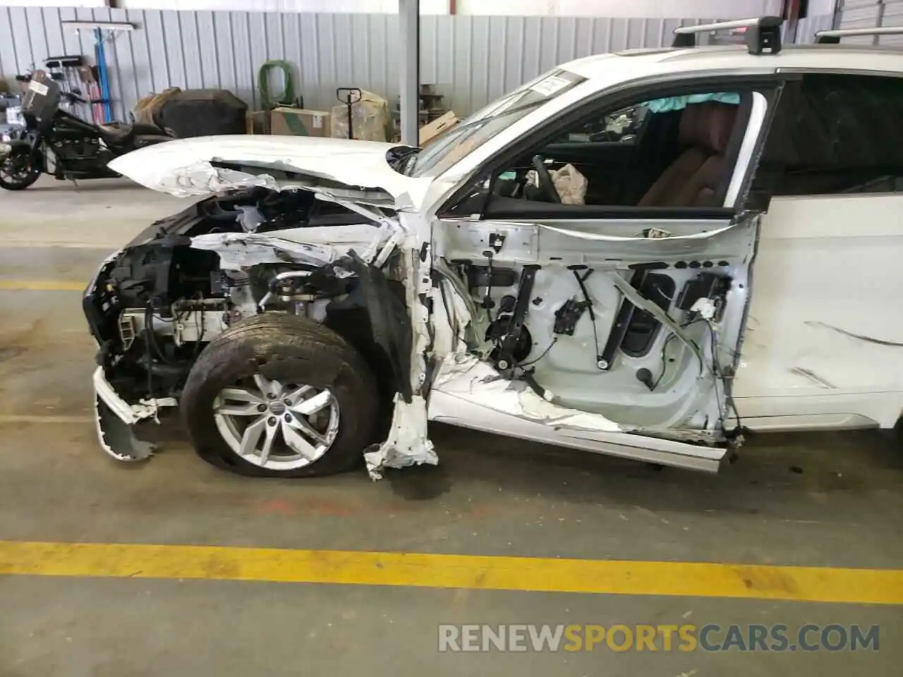 9 Photograph of a damaged car WA1ANAFY5L2024239 AUDI Q5 2020