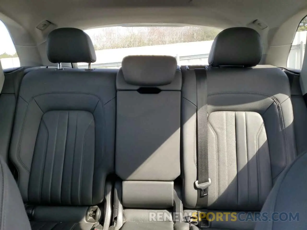 10 Photograph of a damaged car WA1ANAFY5L2084358 AUDI Q5 2020