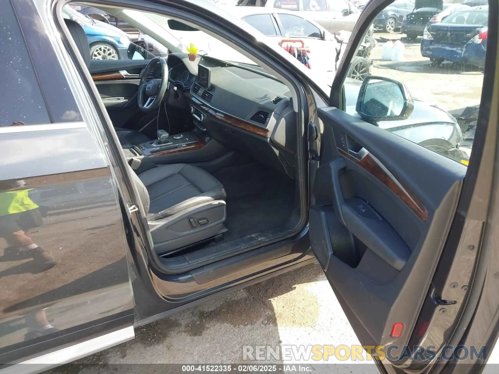 5 Photograph of a damaged car WA1ANAFY6L2030406 AUDI Q5 2020