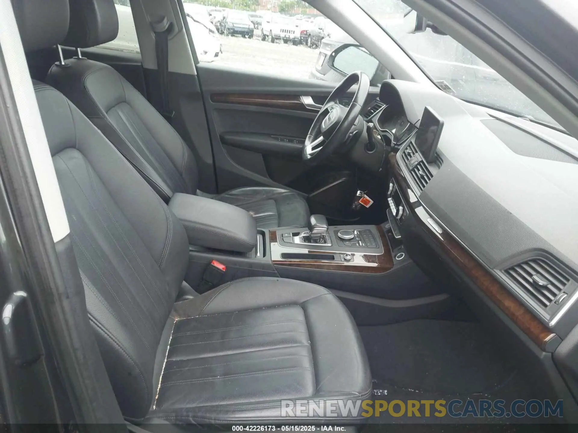 5 Photograph of a damaged car WA1ANAFY6L2042006 AUDI Q5 2020