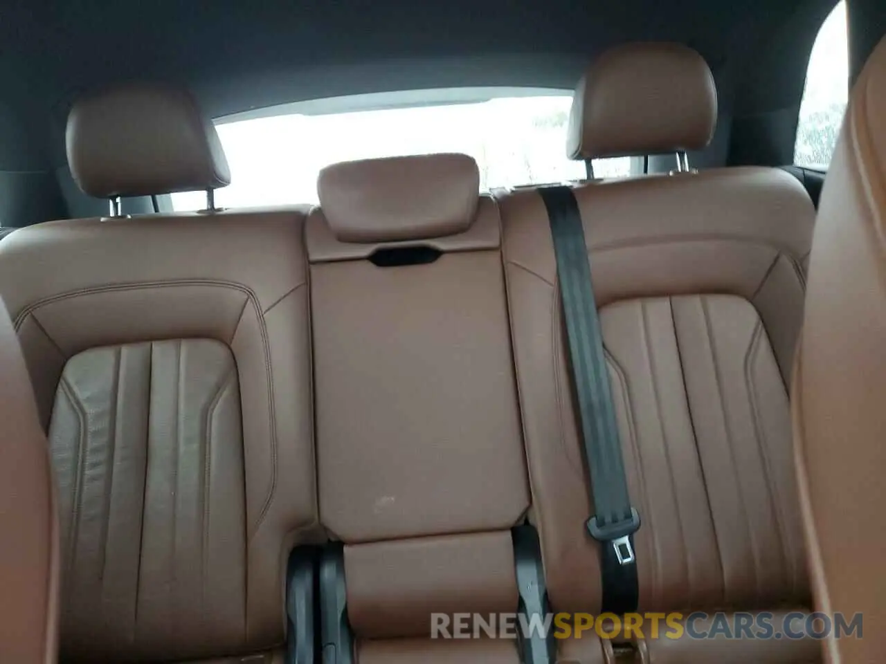 10 Photograph of a damaged car WA1ANAFY6L2070520 AUDI Q5 2020