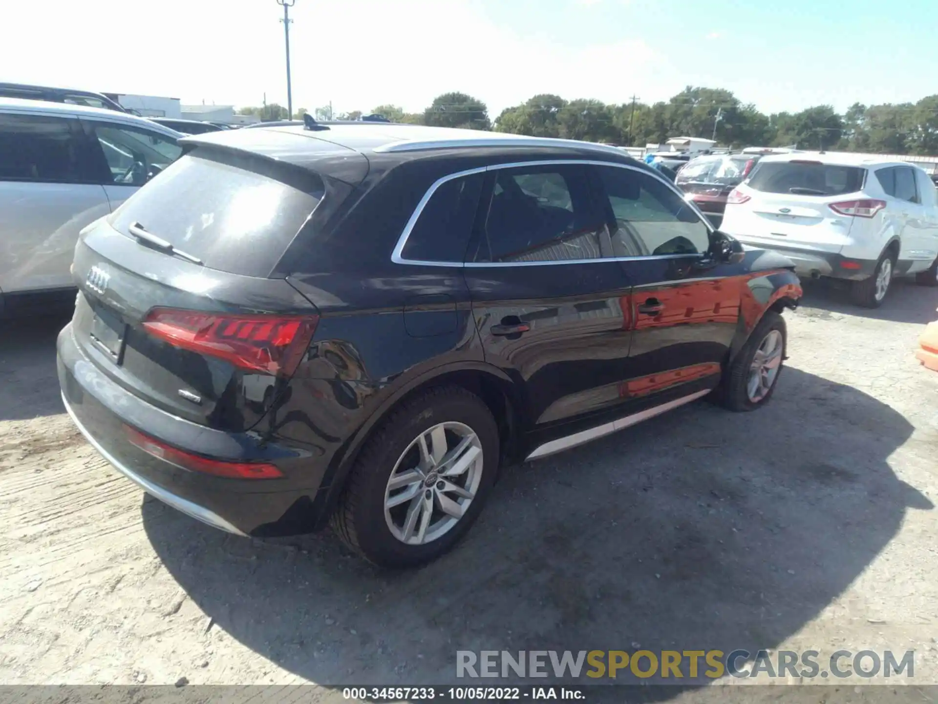 4 Photograph of a damaged car WA1ANAFY6L2073336 AUDI Q5 2020