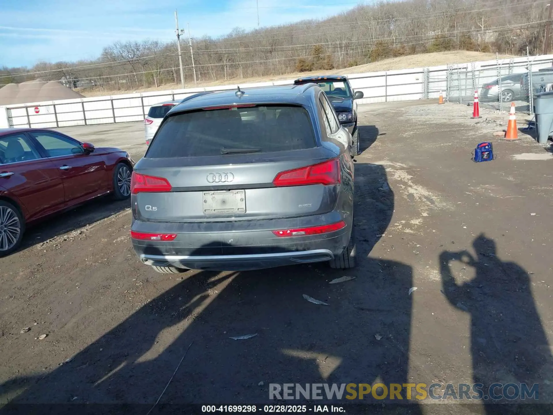 16 Photograph of a damaged car WA1ANAFY6L2083087 AUDI Q5 2020