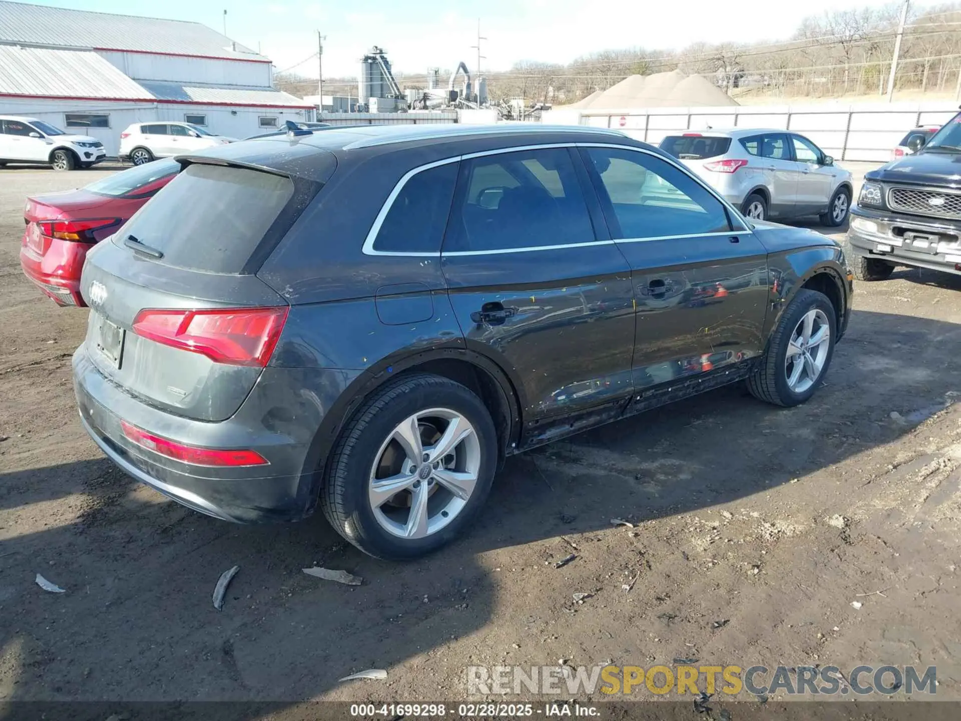 4 Photograph of a damaged car WA1ANAFY6L2083087 AUDI Q5 2020