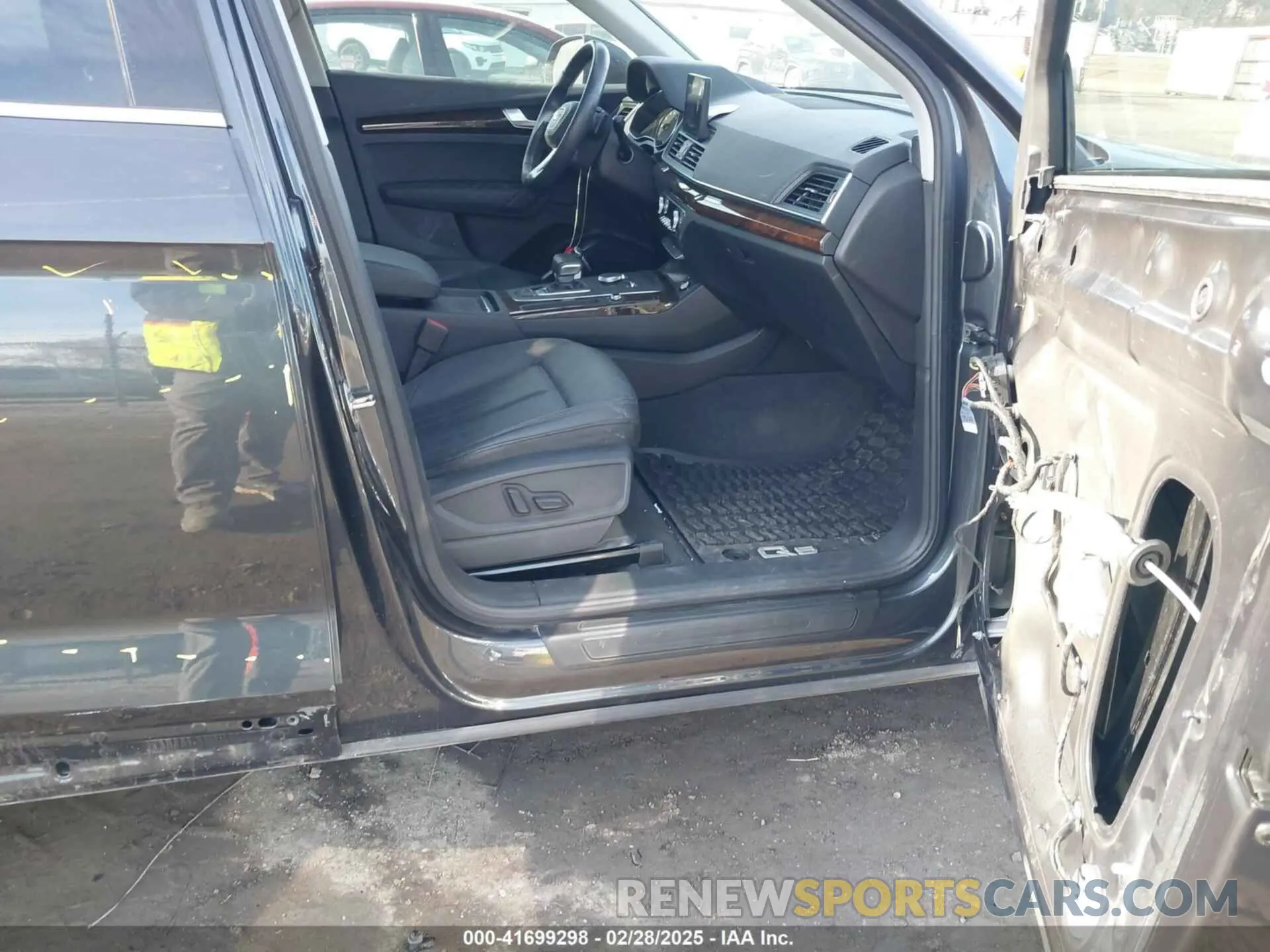 5 Photograph of a damaged car WA1ANAFY6L2083087 AUDI Q5 2020