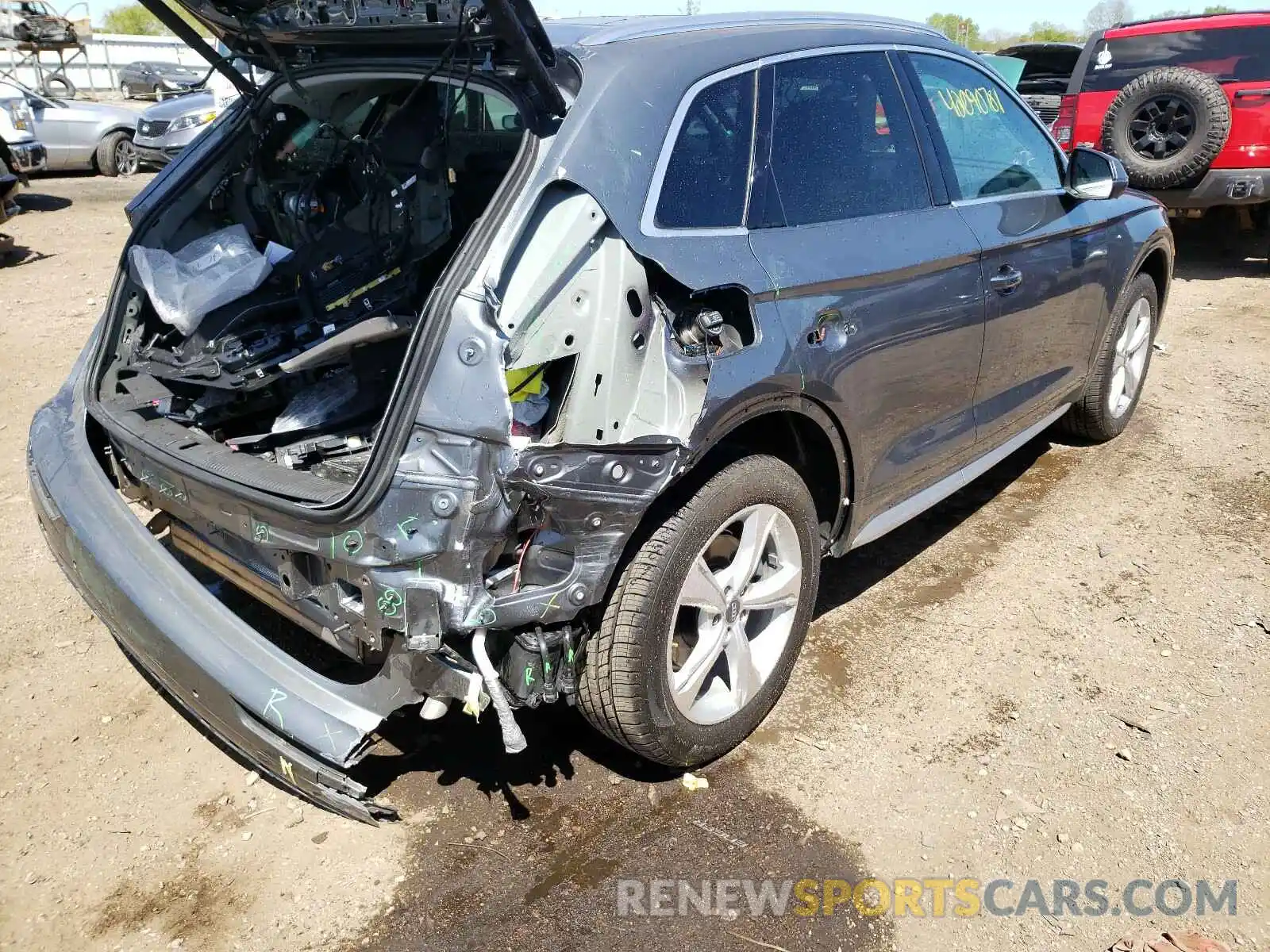 4 Photograph of a damaged car WA1ANAFY6L2093019 AUDI Q5 2020