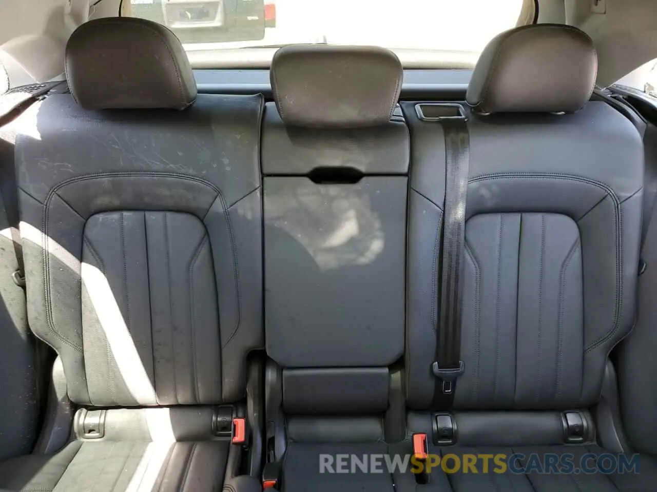 10 Photograph of a damaged car WA1ANAFY8L2016832 AUDI Q5 2020
