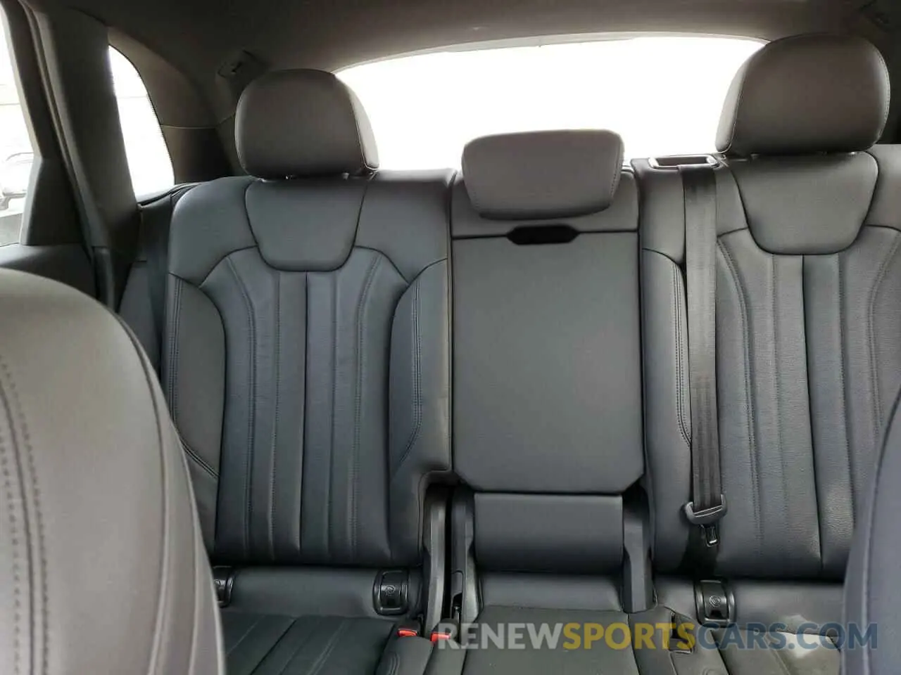 10 Photograph of a damaged car WA1ANAFY8L2078568 AUDI Q5 2020