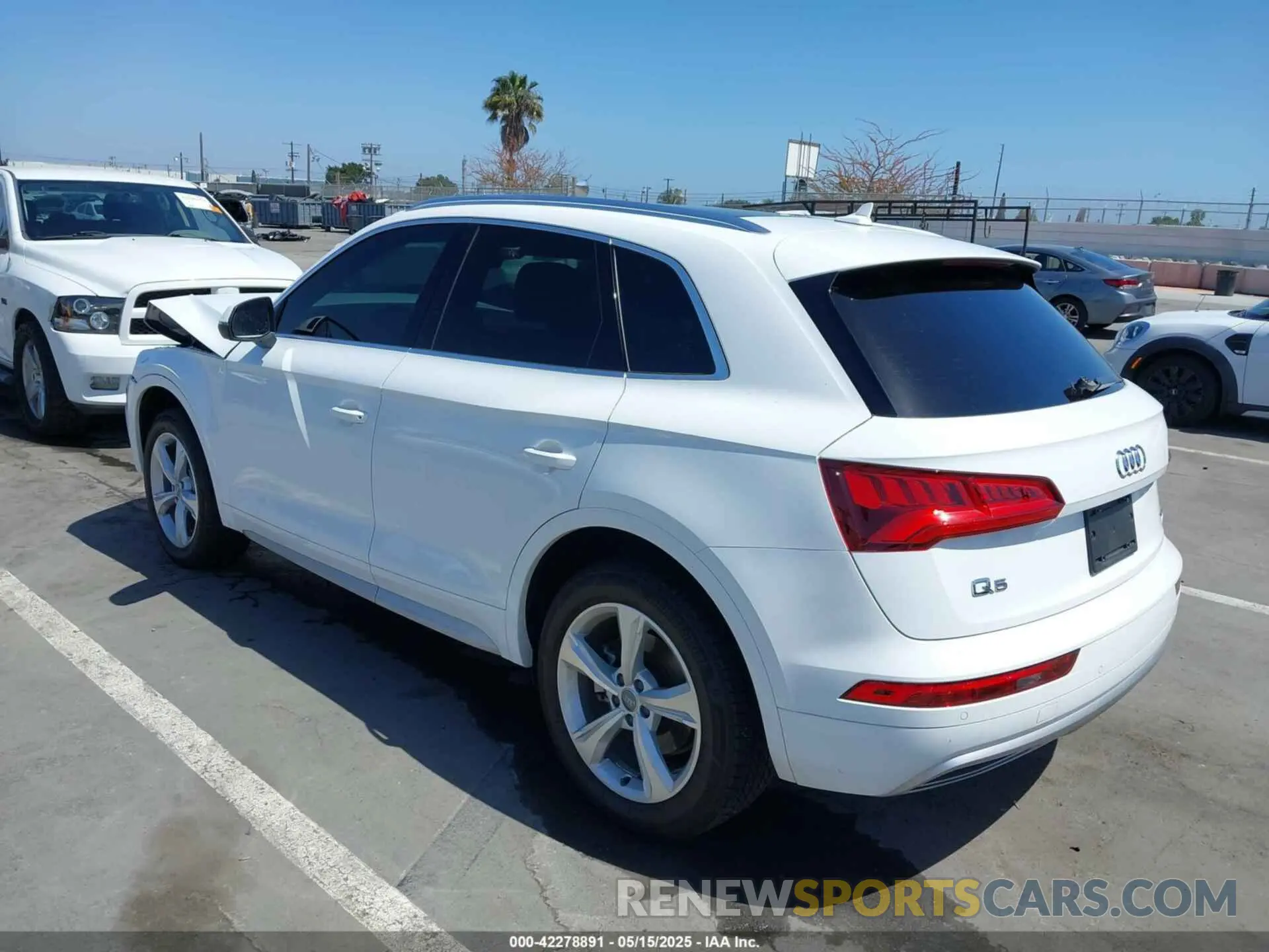 3 Photograph of a damaged car WA1ANAFY9L2029945 AUDI Q5 2020