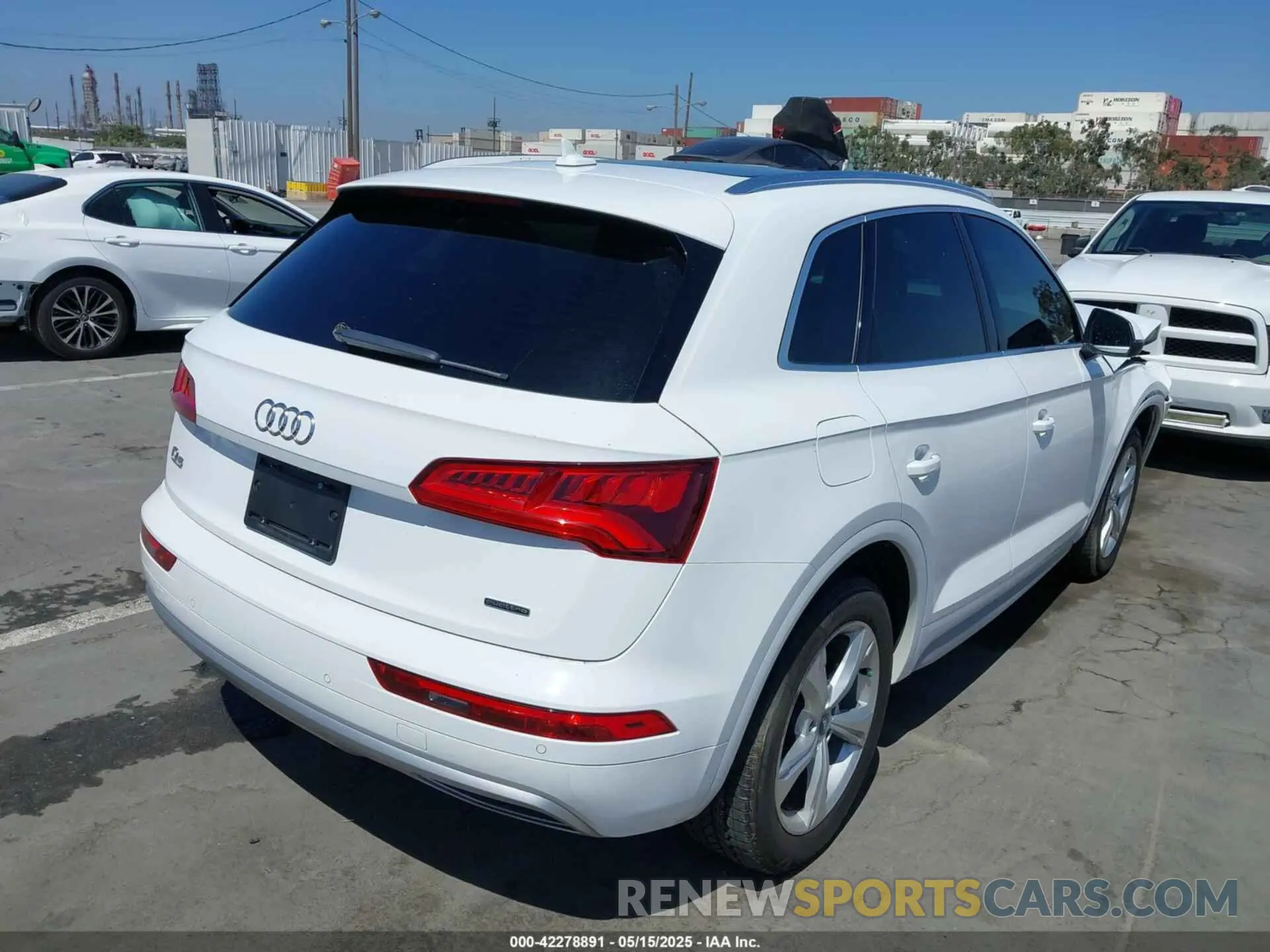4 Photograph of a damaged car WA1ANAFY9L2029945 AUDI Q5 2020