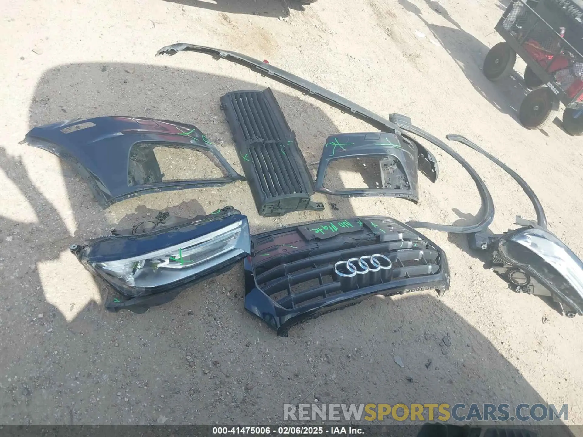 12 Photograph of a damaged car WA1ANAFY9L2108404 AUDI Q5 2020