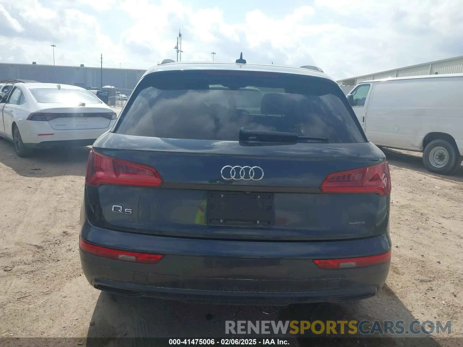 17 Photograph of a damaged car WA1ANAFY9L2108404 AUDI Q5 2020