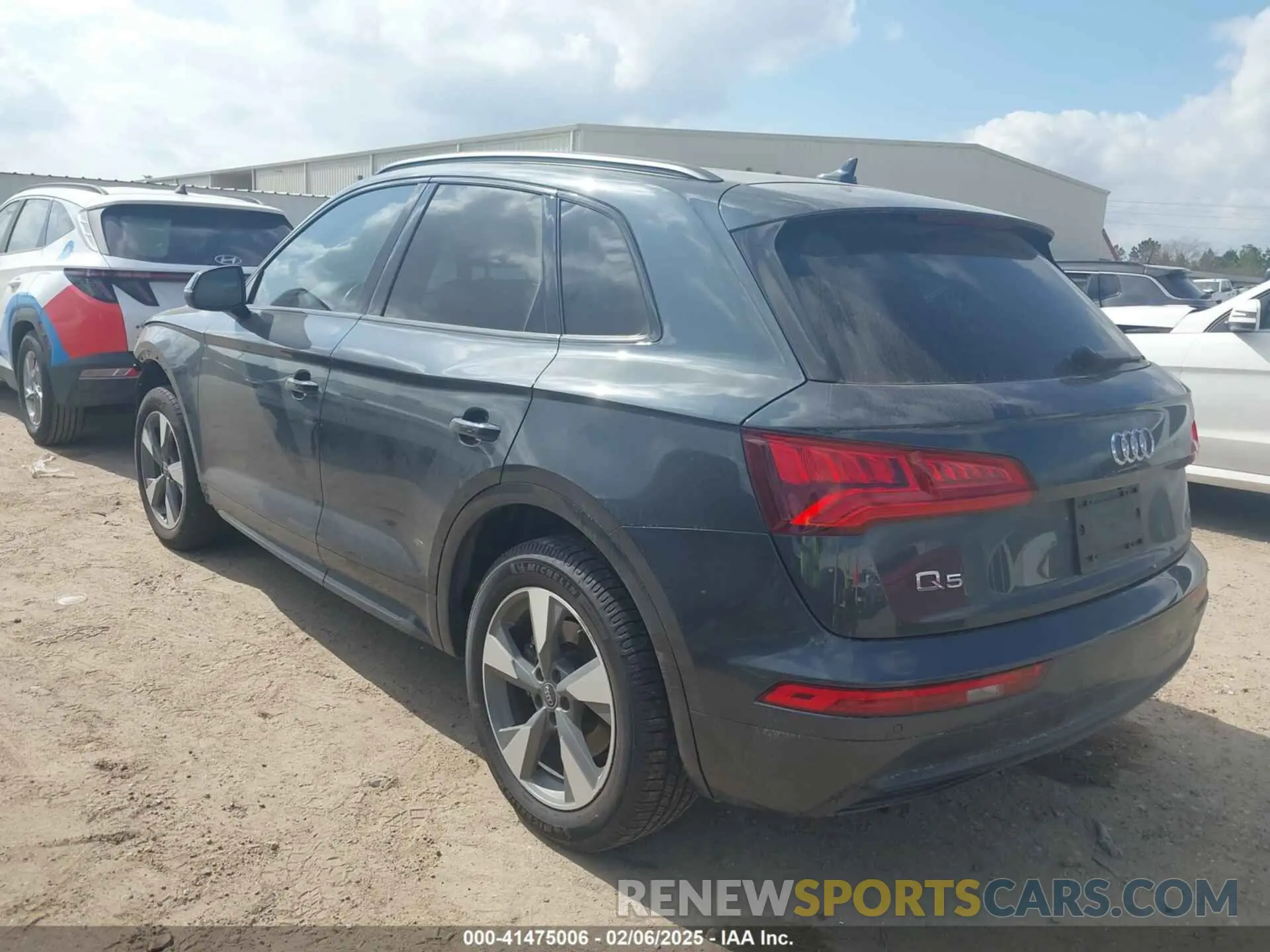 3 Photograph of a damaged car WA1ANAFY9L2108404 AUDI Q5 2020