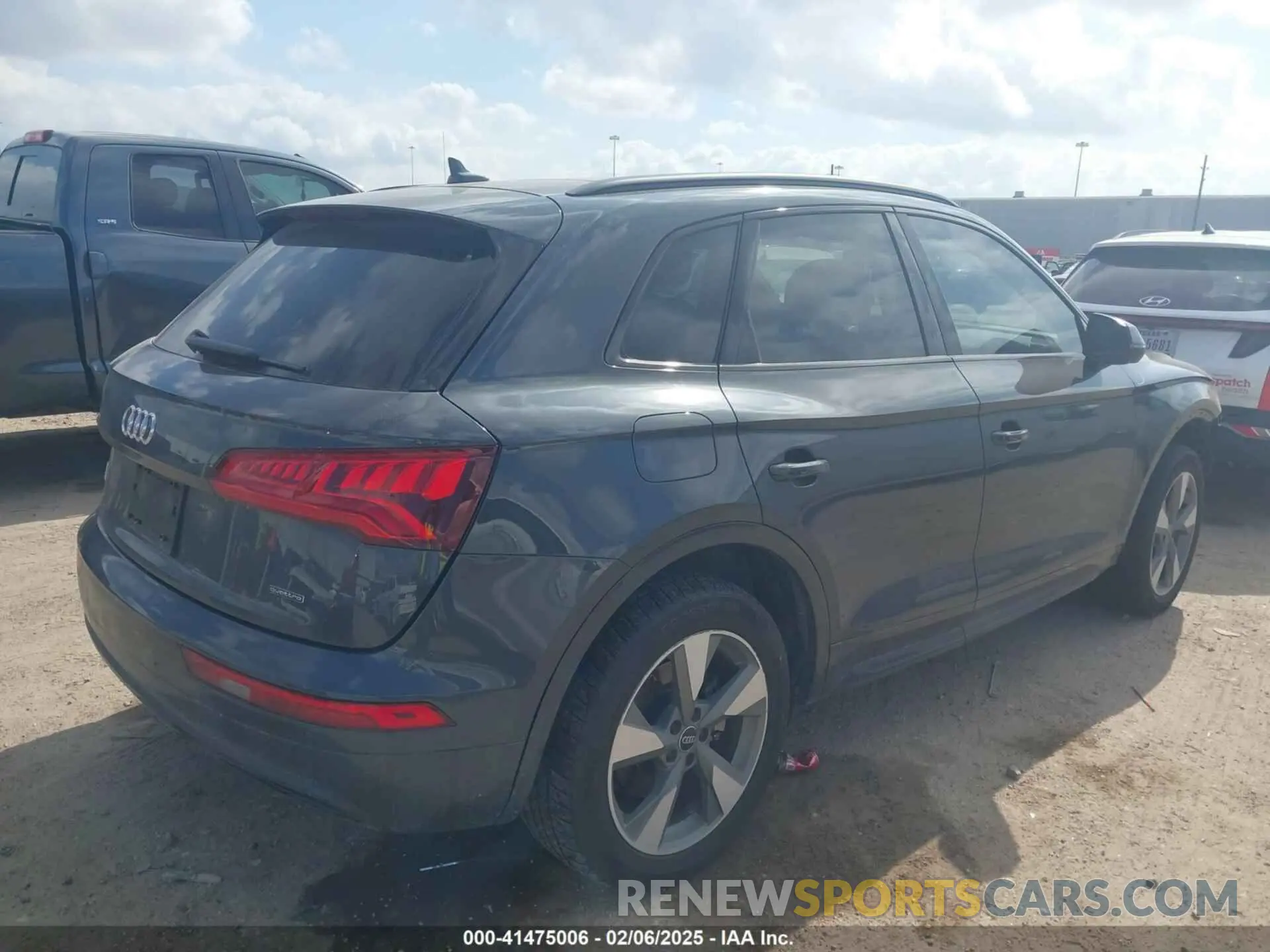 4 Photograph of a damaged car WA1ANAFY9L2108404 AUDI Q5 2020