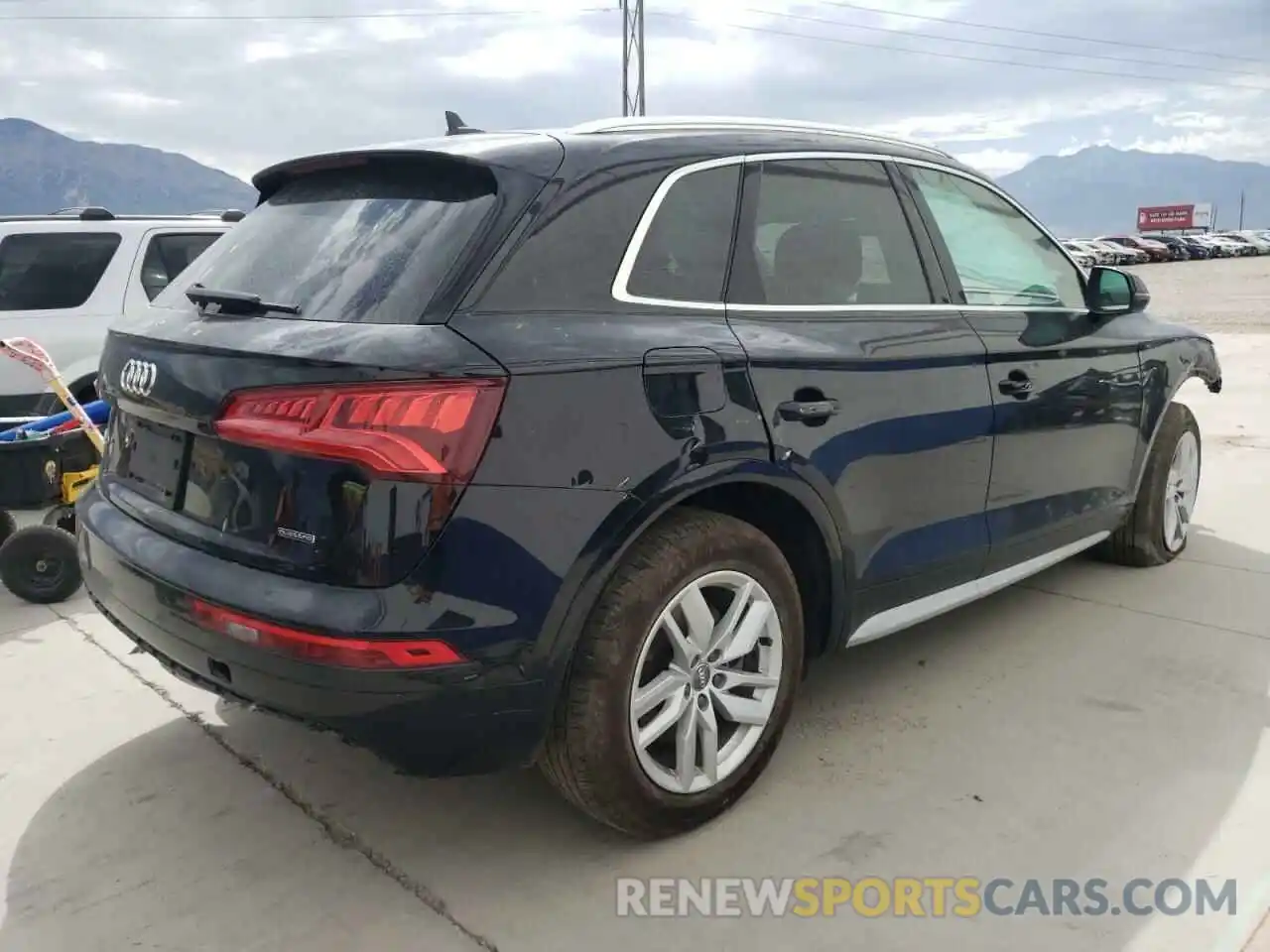 4 Photograph of a damaged car WA1ANAFYXL2022986 AUDI Q5 2020