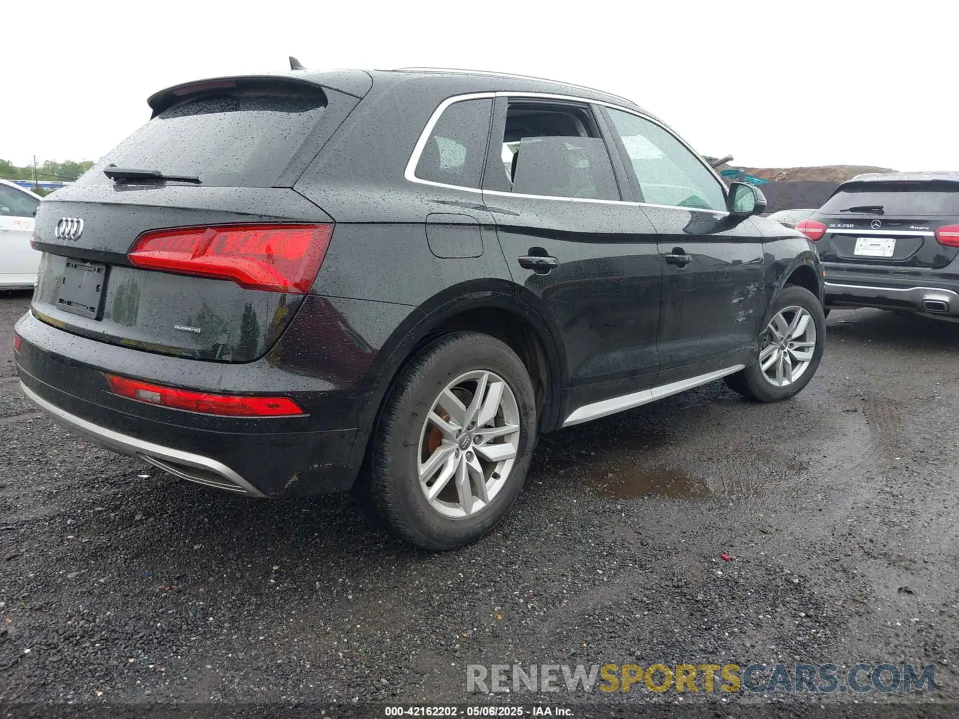 4 Photograph of a damaged car WA1ANAFYXL2058158 AUDI Q5 2020