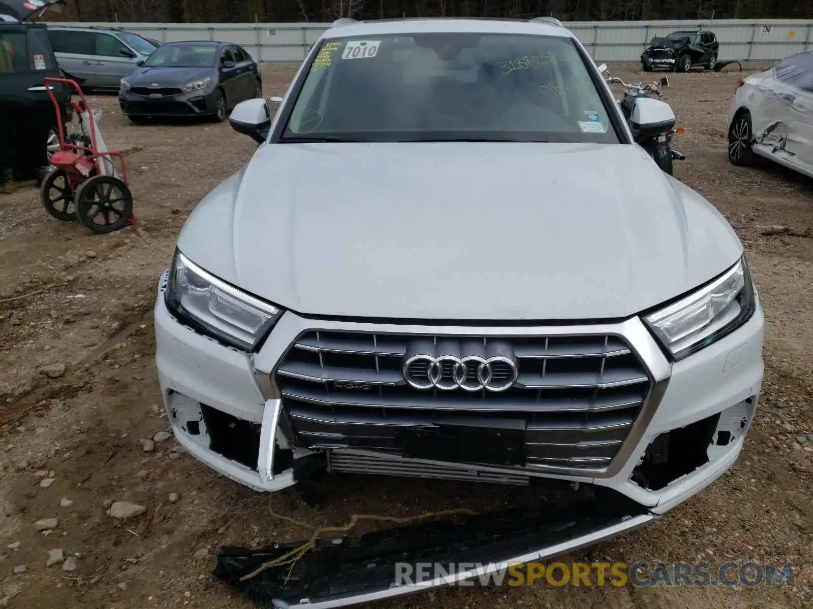 9 Photograph of a damaged car WA1ANAFYXL2087708 AUDI Q5 2020