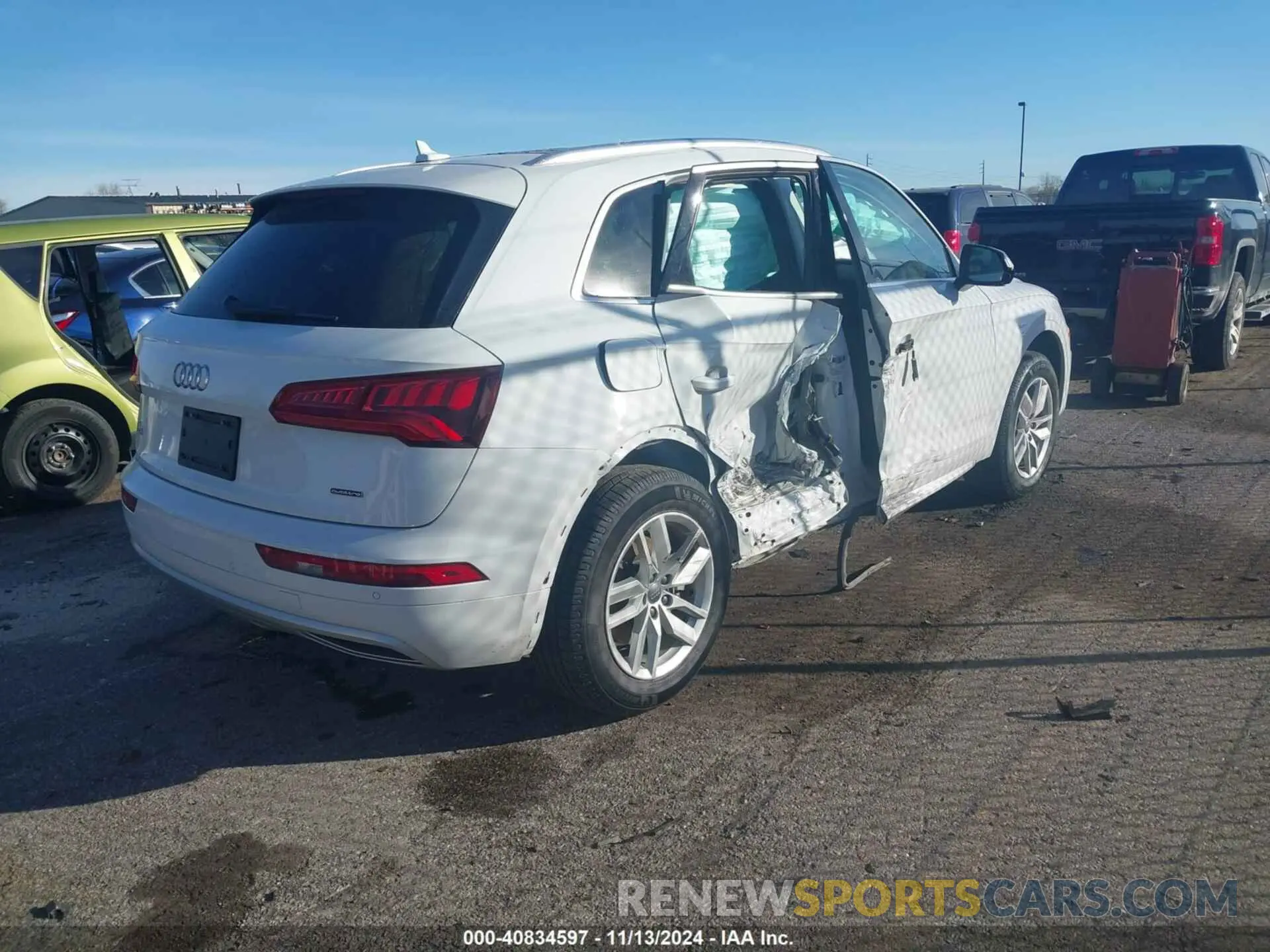 4 Photograph of a damaged car WA1ANAFYXL2094674 AUDI Q5 2020