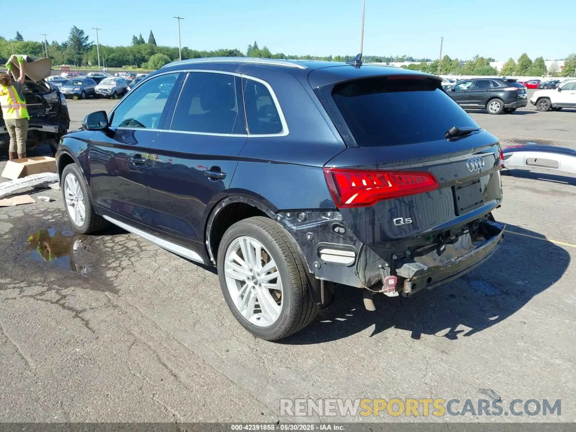 3 Photograph of a damaged car WA1BNAFY0L2020863 AUDI Q5 2020