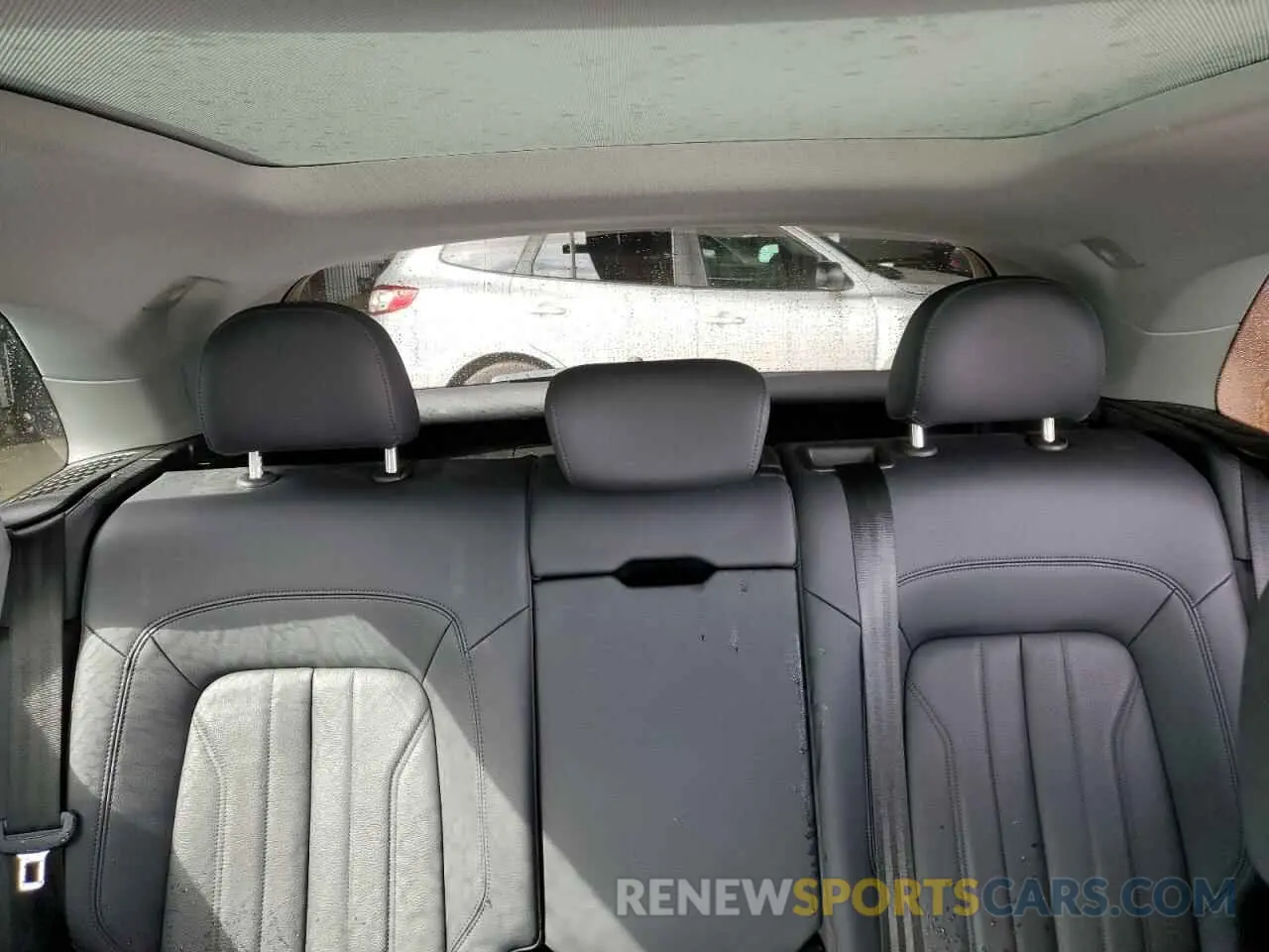 10 Photograph of a damaged car WA1BNAFY0L2076155 AUDI Q5 2020