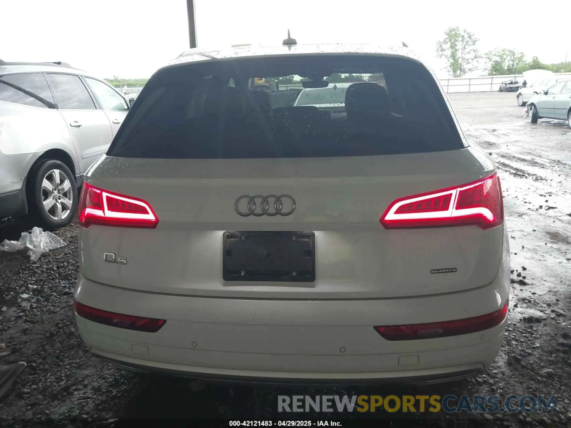17 Photograph of a damaged car WA1BNAFY0L2105010 AUDI Q5 2020