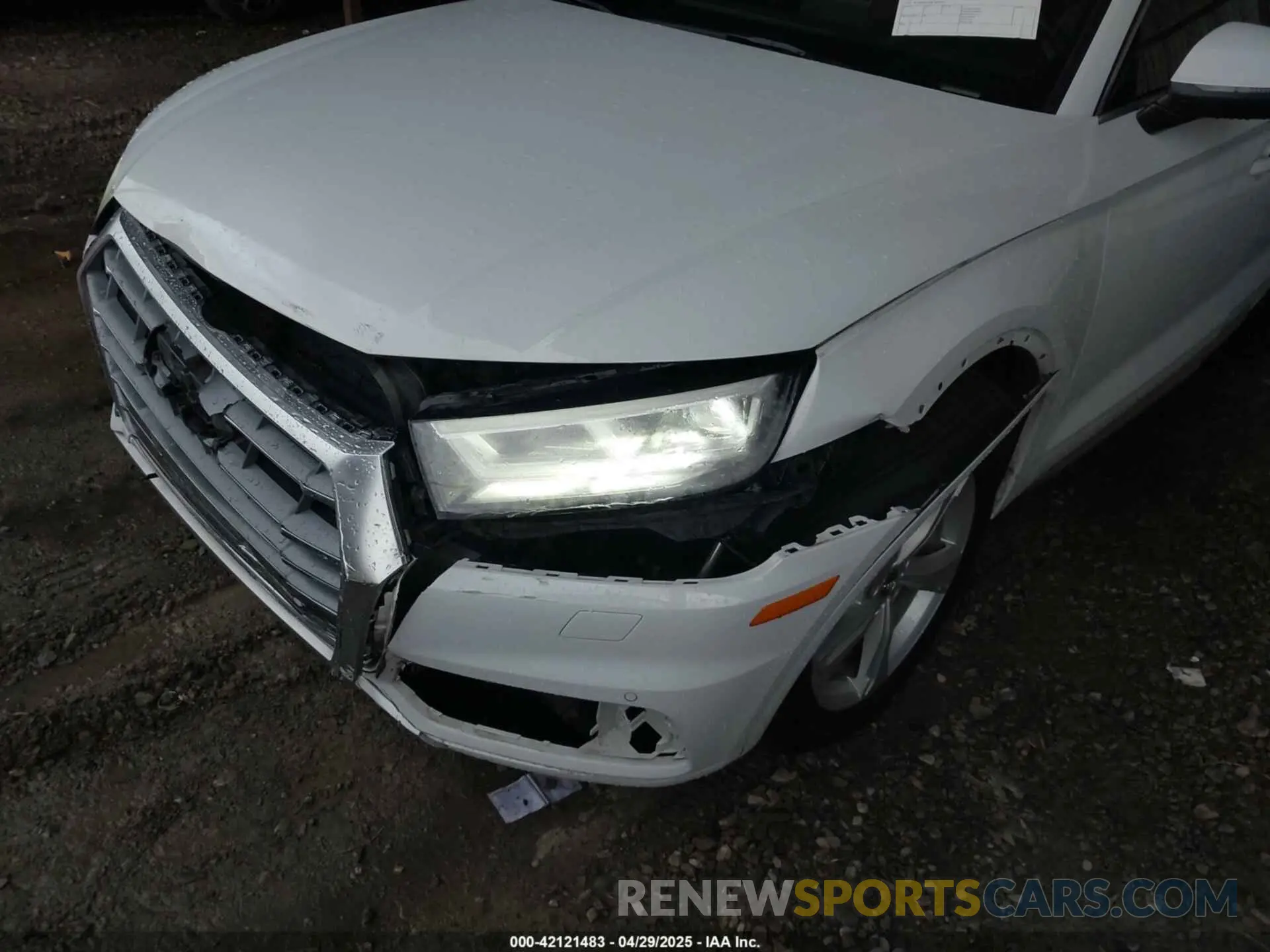 18 Photograph of a damaged car WA1BNAFY0L2105010 AUDI Q5 2020