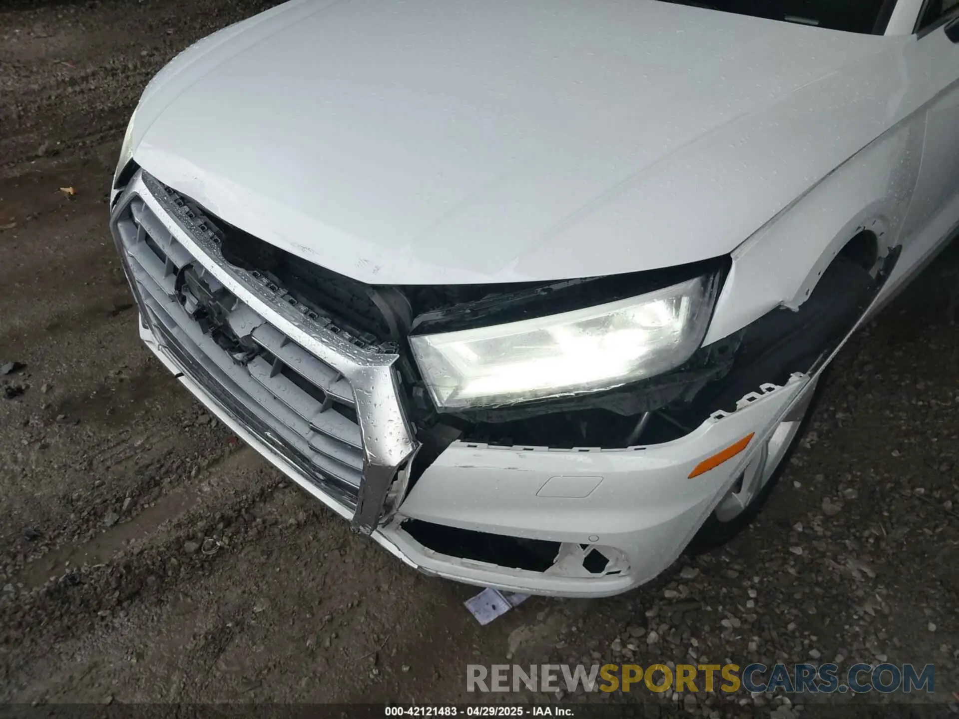 6 Photograph of a damaged car WA1BNAFY0L2105010 AUDI Q5 2020
