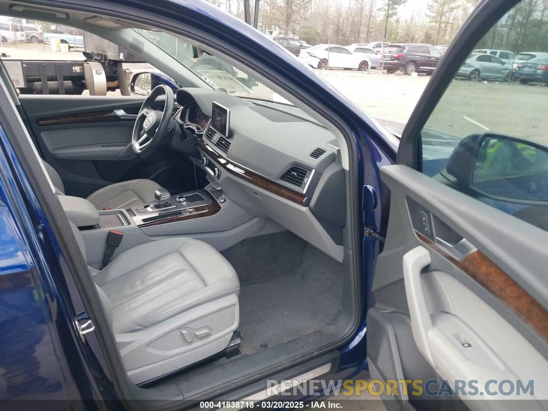 5 Photograph of a damaged car WA1BNAFY2L2011761 AUDI Q5 2020
