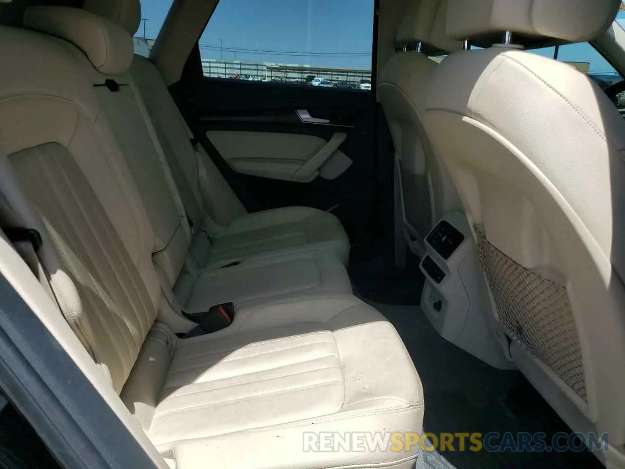 10 Photograph of a damaged car WA1BNAFY3L2055283 AUDI Q5 2020