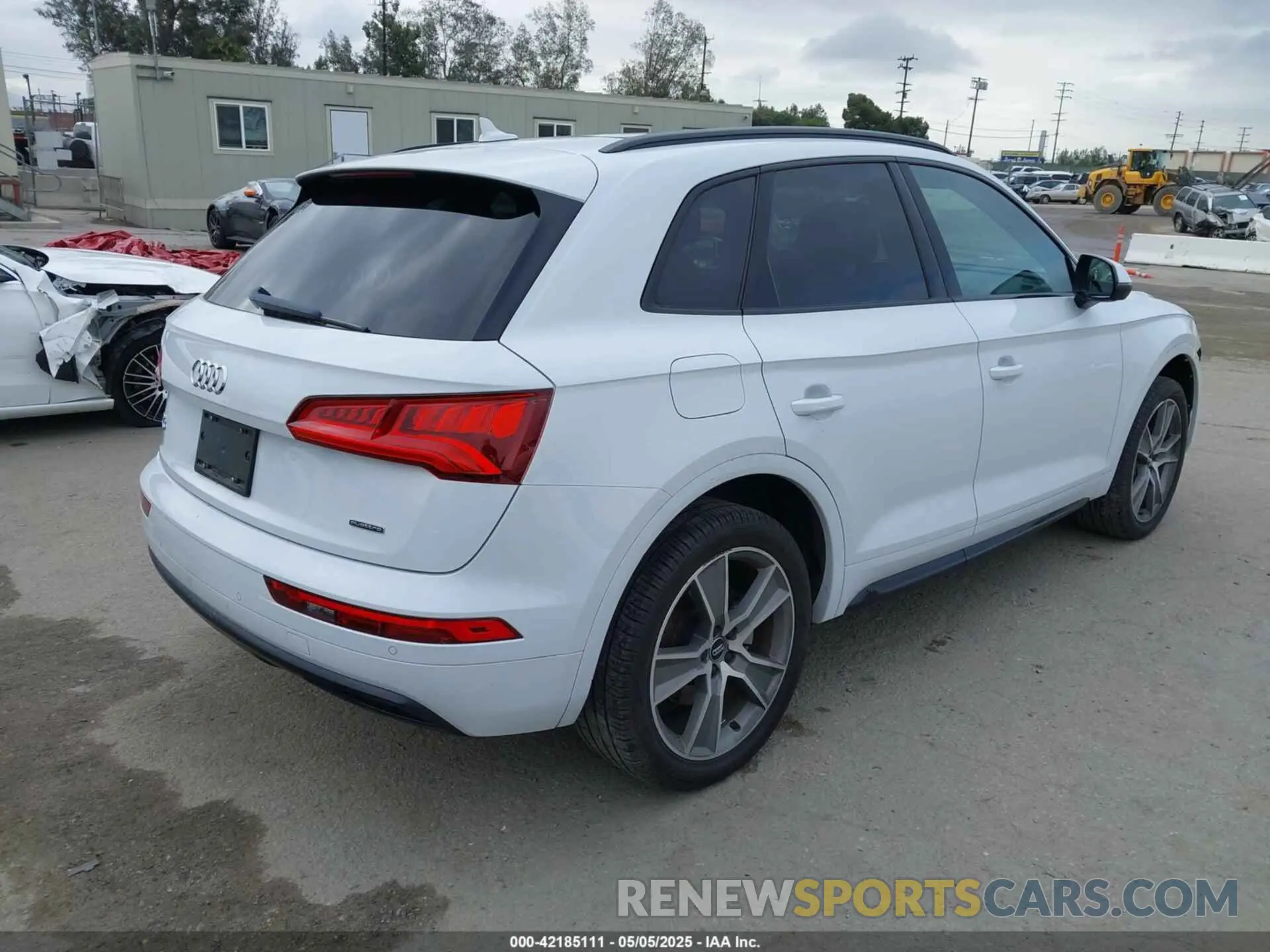4 Photograph of a damaged car WA1BNAFY3L2098991 AUDI Q5 2020