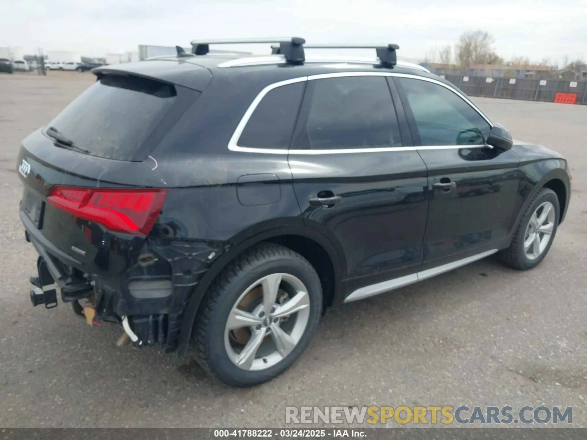 4 Photograph of a damaged car WA1BNAFY4L2006576 AUDI Q5 2020