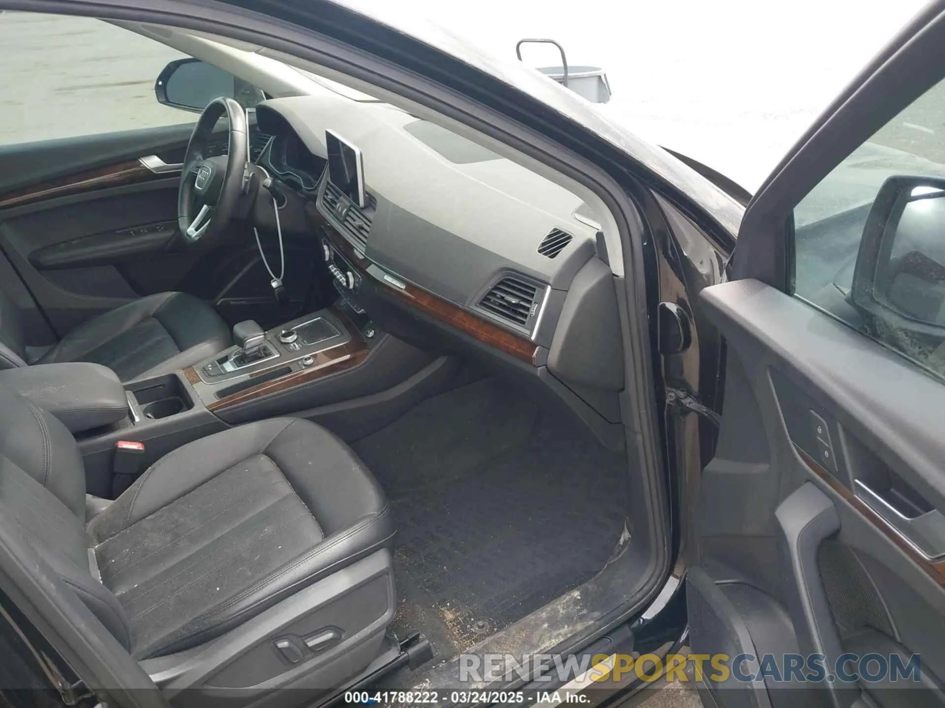 5 Photograph of a damaged car WA1BNAFY4L2006576 AUDI Q5 2020