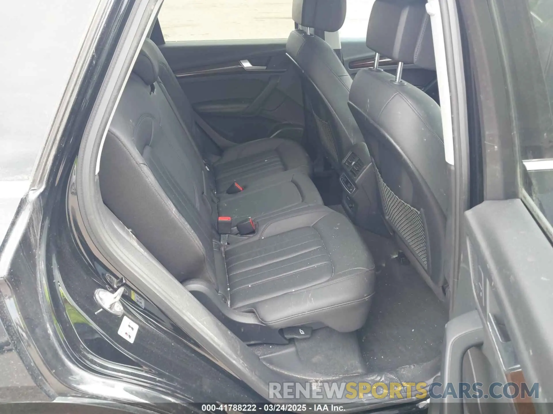 8 Photograph of a damaged car WA1BNAFY4L2006576 AUDI Q5 2020