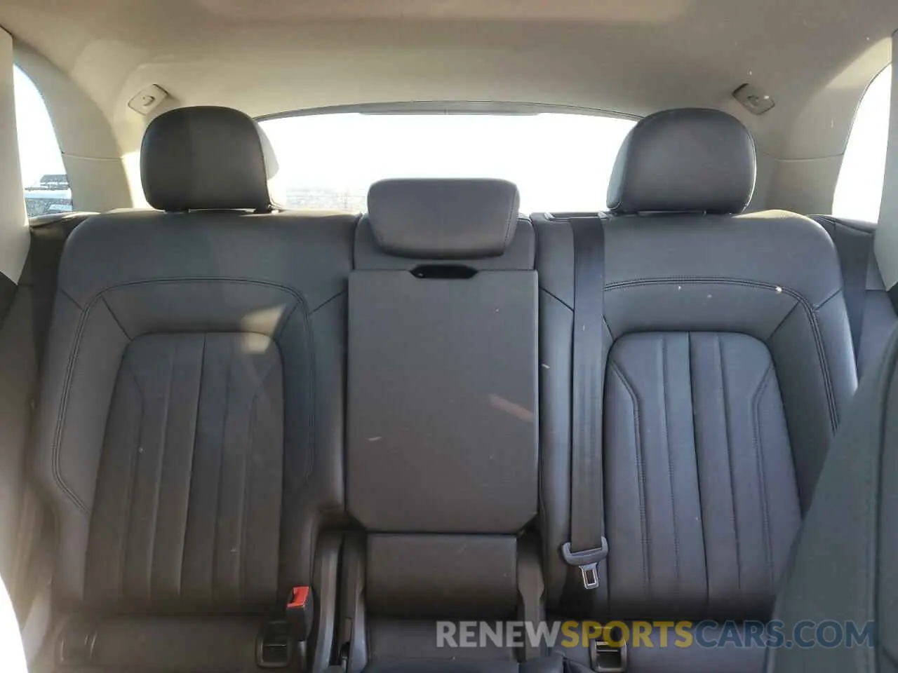 10 Photograph of a damaged car WA1BNAFY5L2024035 AUDI Q5 2020