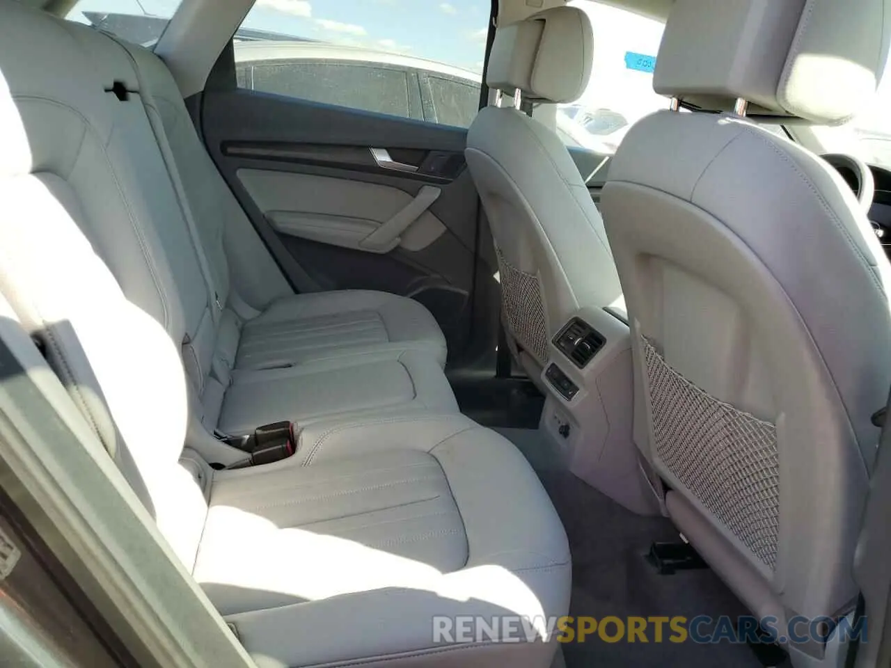 10 Photograph of a damaged car WA1BNAFY7L2077447 AUDI Q5 2020
