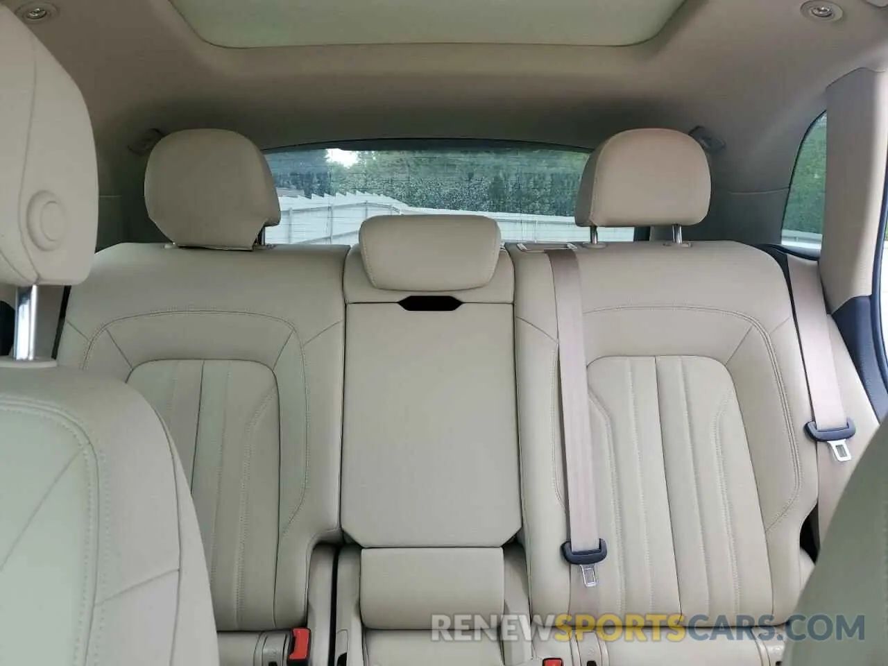 10 Photograph of a damaged car WA1BNAFY7L2100547 AUDI Q5 2020