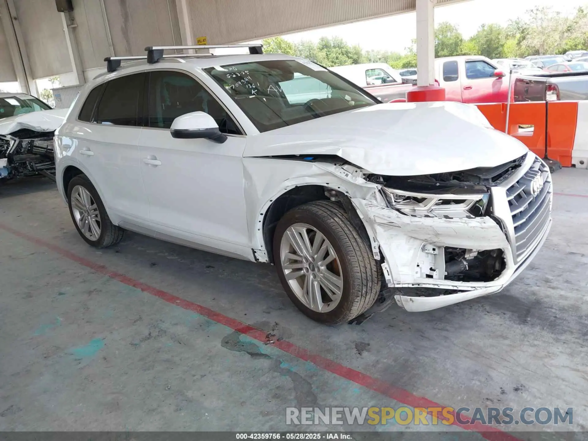 1 Photograph of a damaged car WA1BNAFY9L2016407 AUDI Q5 2020