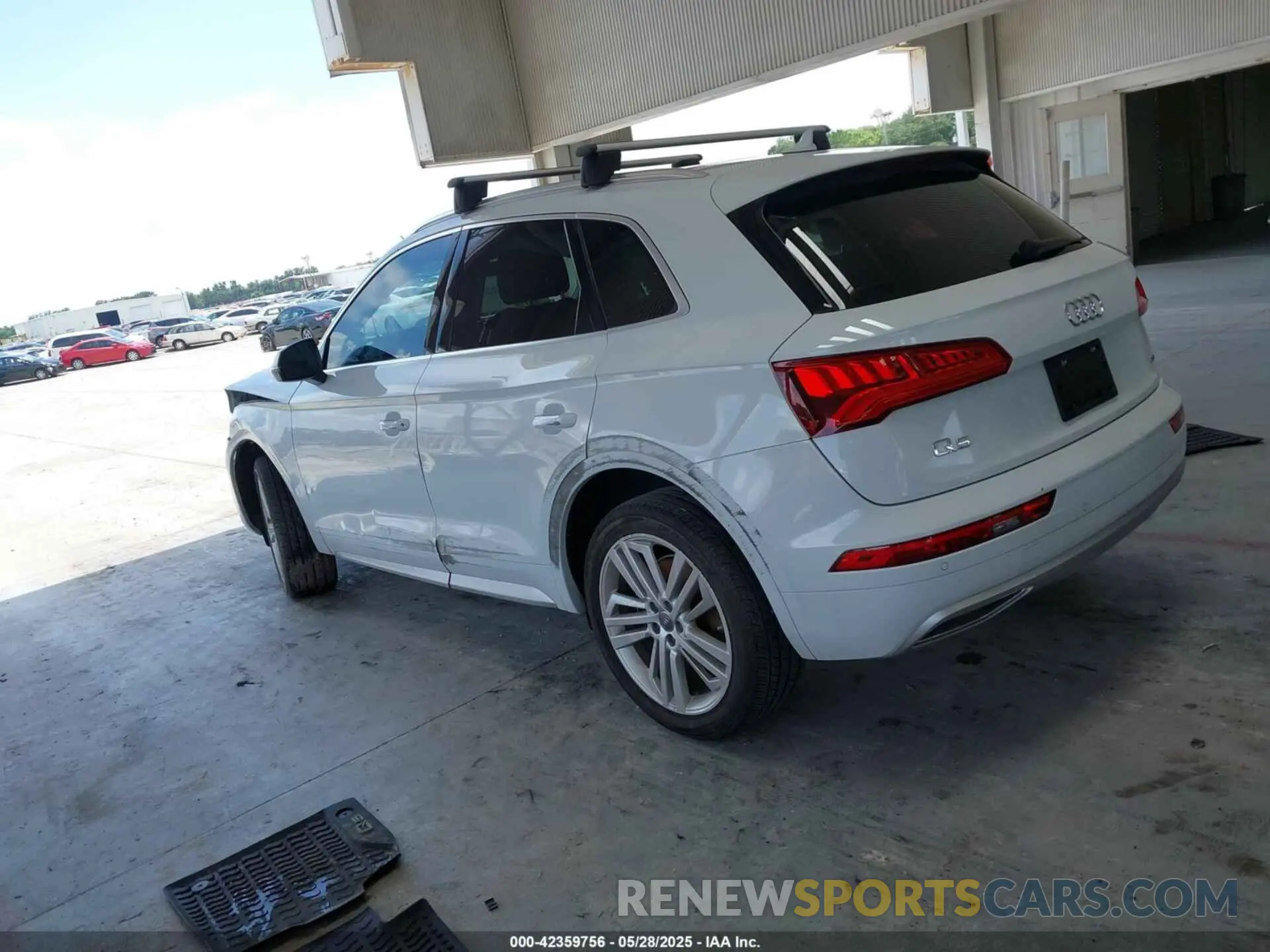 14 Photograph of a damaged car WA1BNAFY9L2016407 AUDI Q5 2020