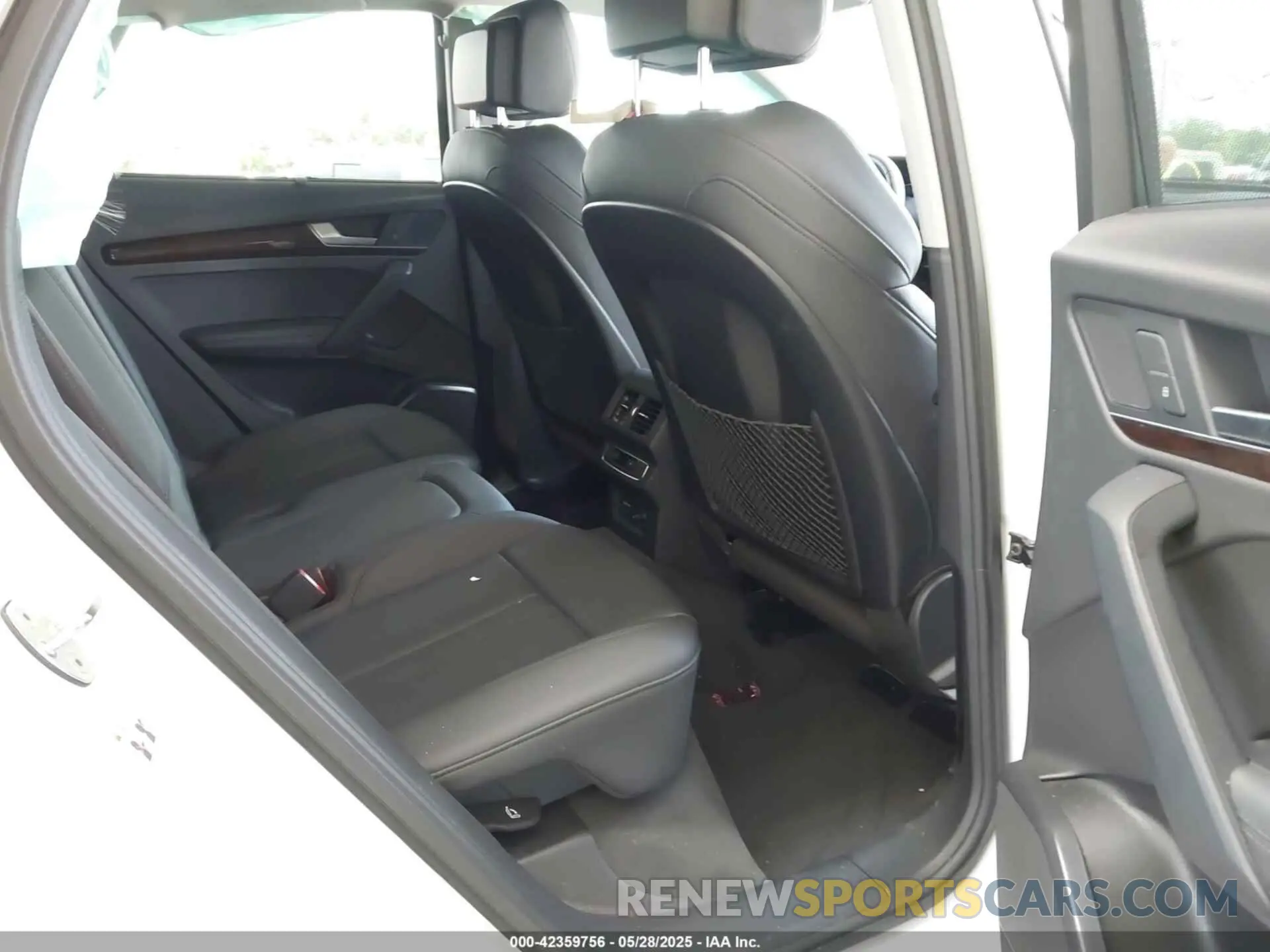 8 Photograph of a damaged car WA1BNAFY9L2016407 AUDI Q5 2020