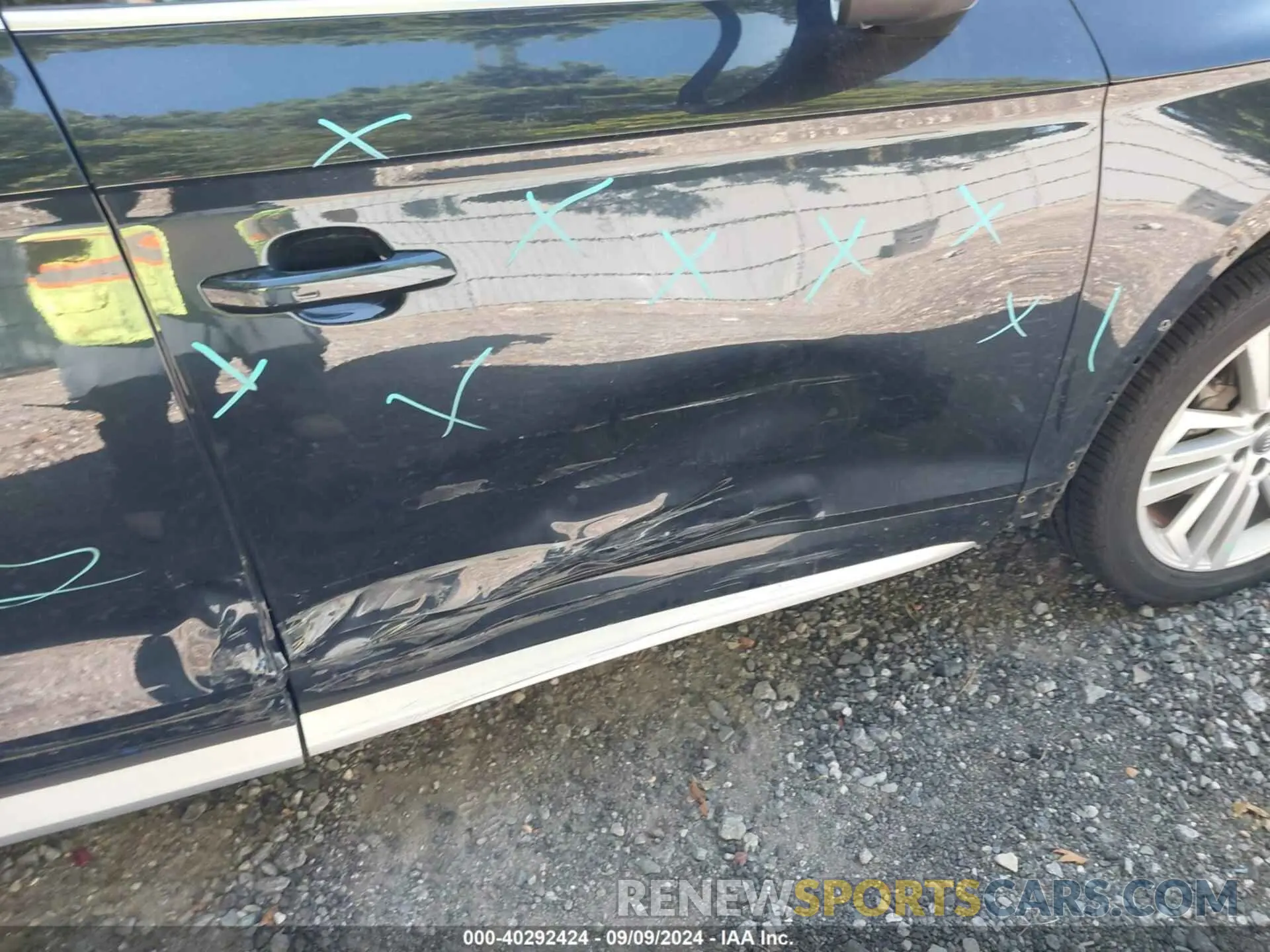 6 Photograph of a damaged car WA1BNAFY9L2075005 AUDI Q5 2020