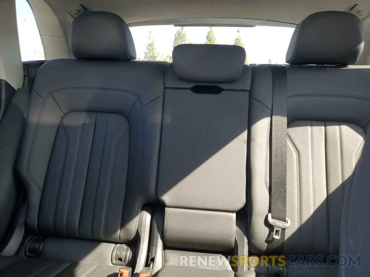 10 Photograph of a damaged car WA1BNAFYXL2036939 AUDI Q5 2020