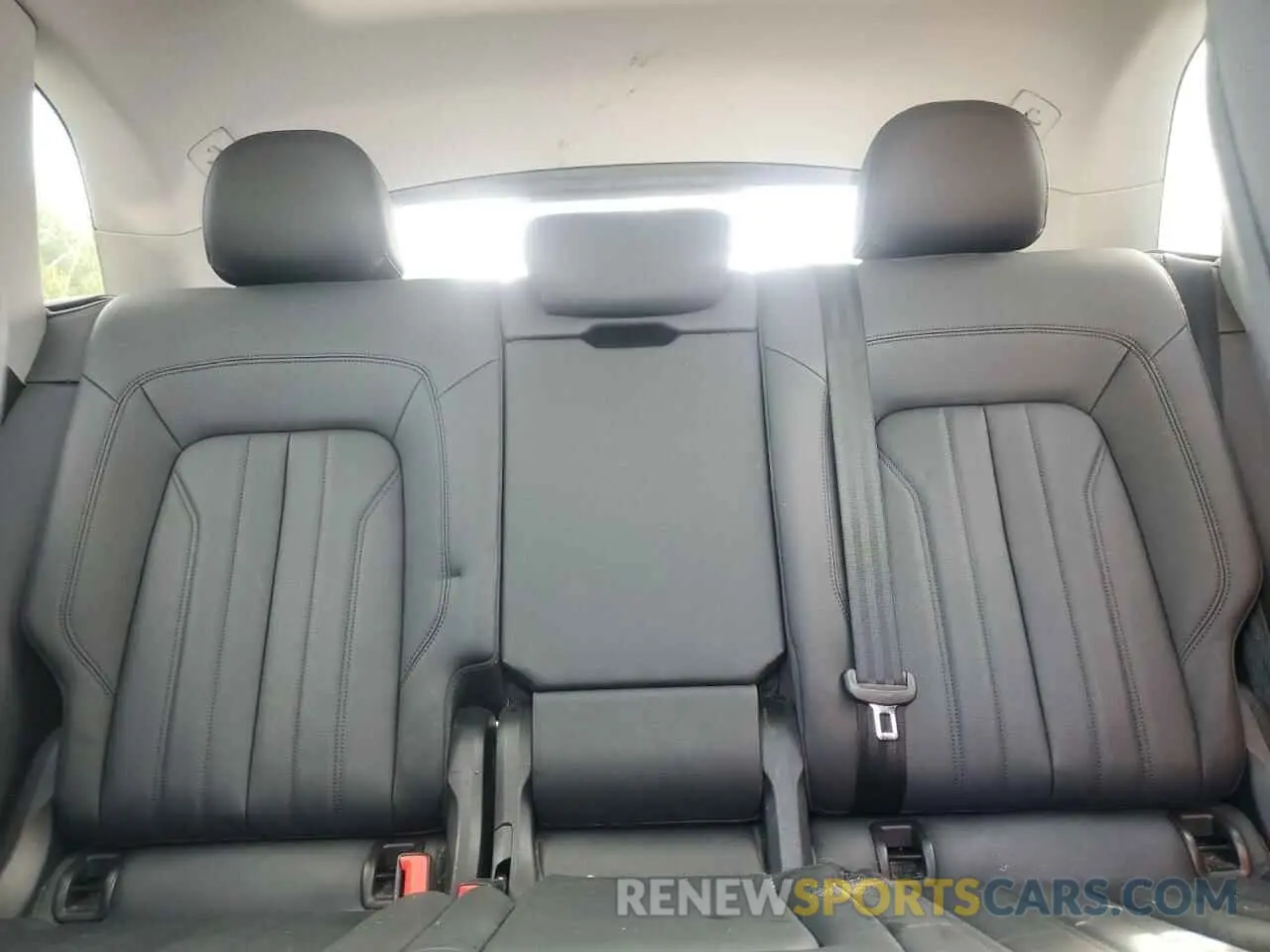 10 Photograph of a damaged car WA1BNAFYXL2051344 AUDI Q5 2020