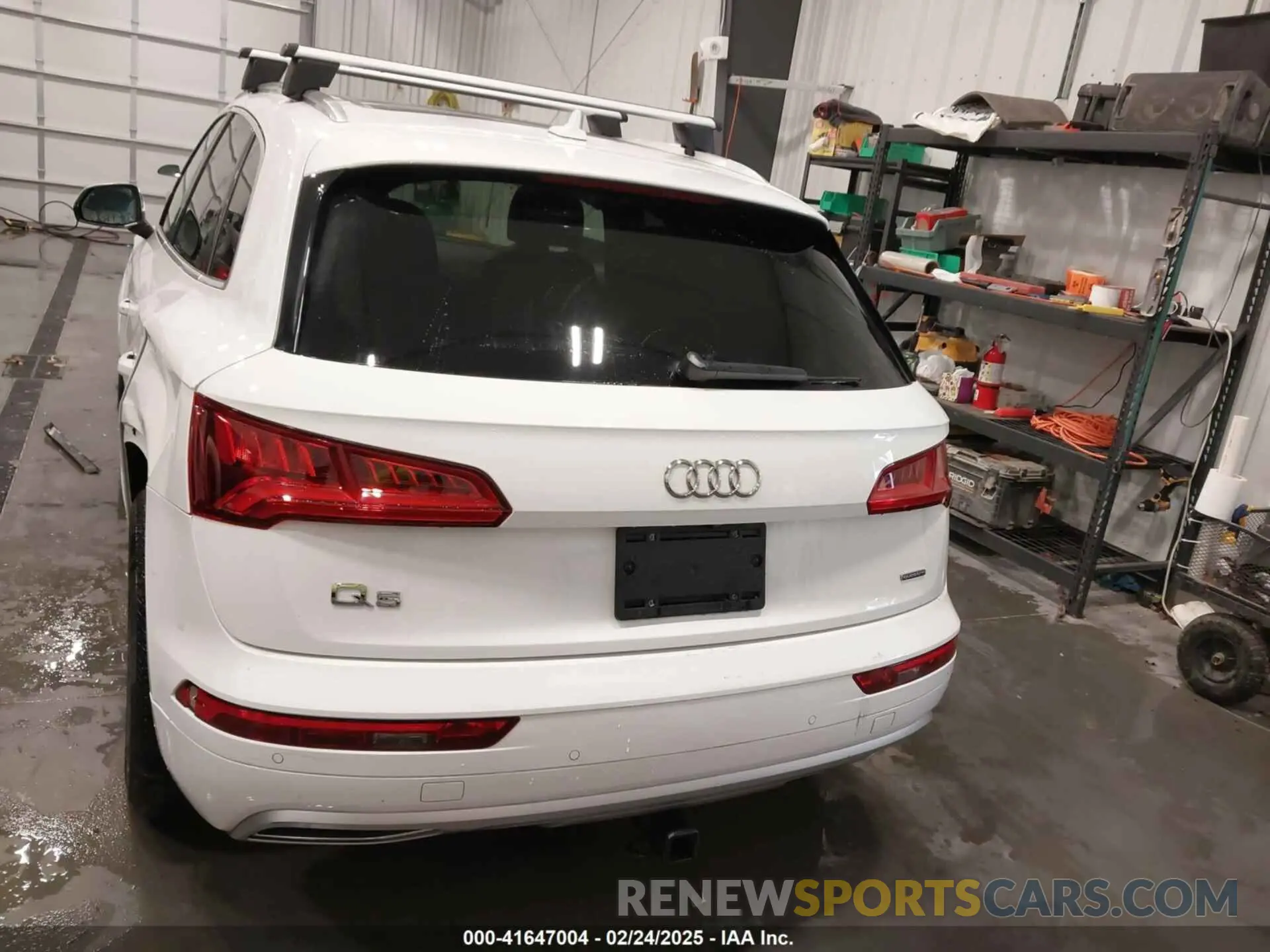 16 Photograph of a damaged car WA1BNAFYXL2055300 AUDI Q5 2020