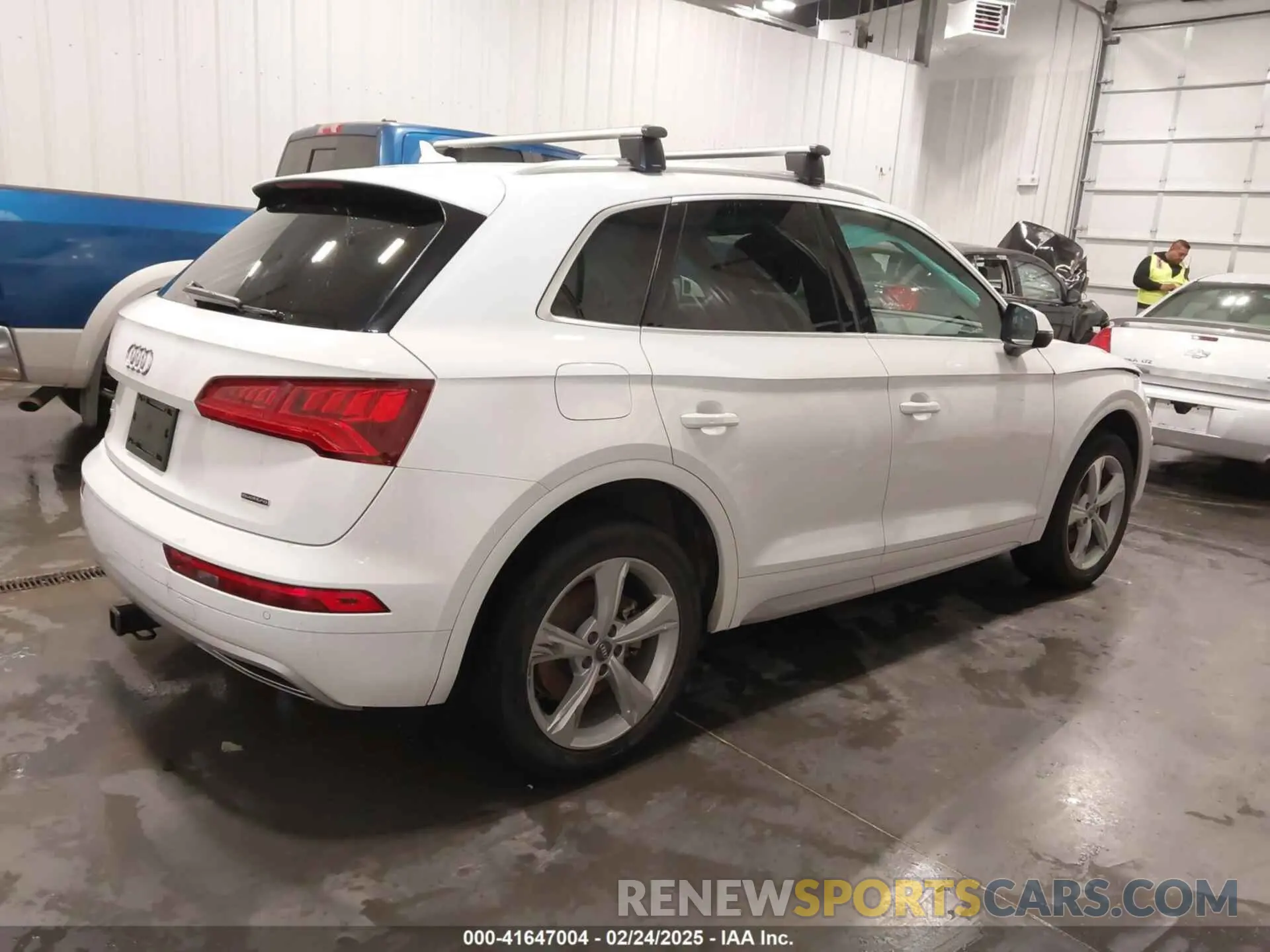 4 Photograph of a damaged car WA1BNAFYXL2055300 AUDI Q5 2020