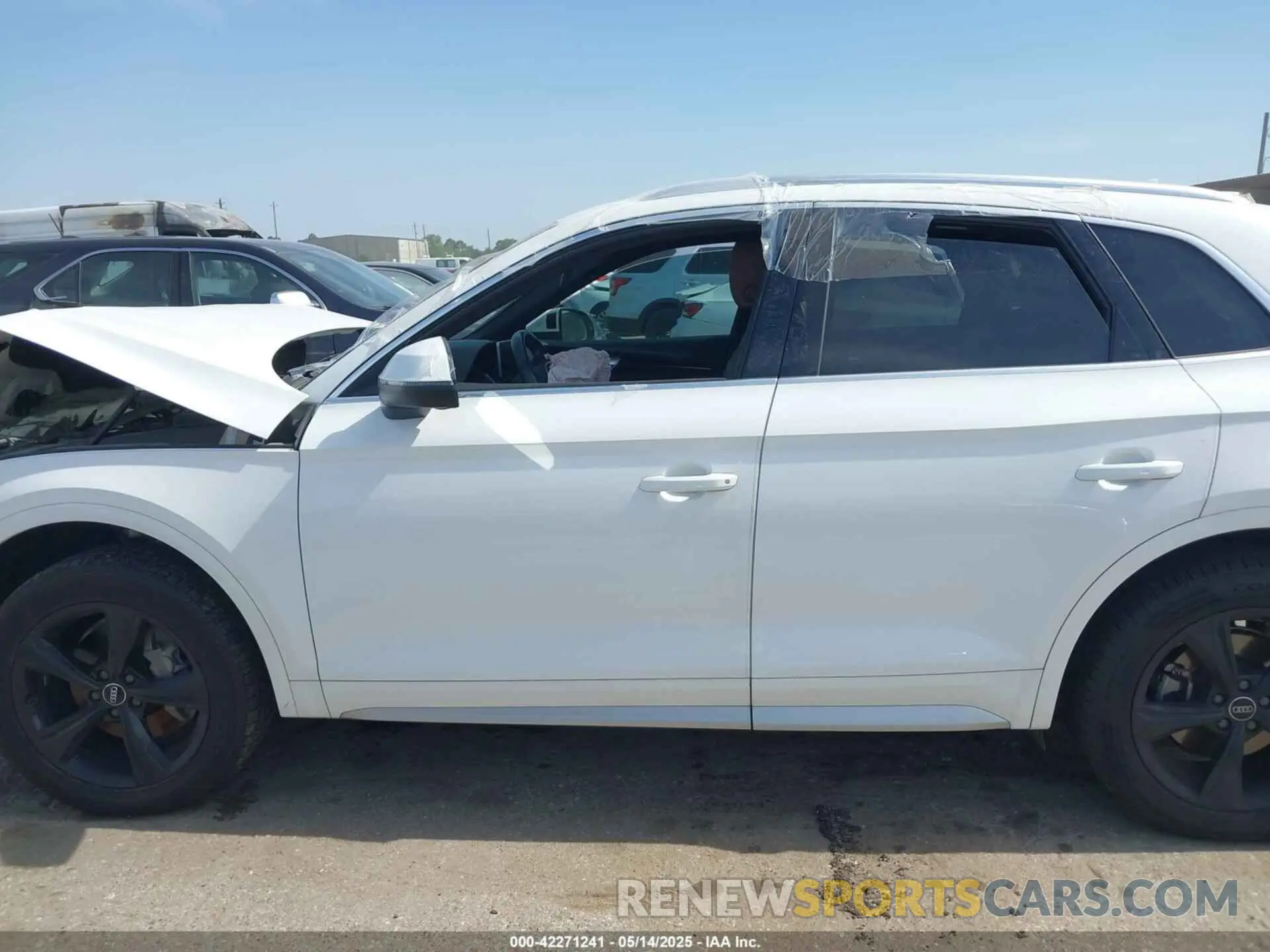13 Photograph of a damaged car WA1CNAFY0L2092800 AUDI Q5 2020