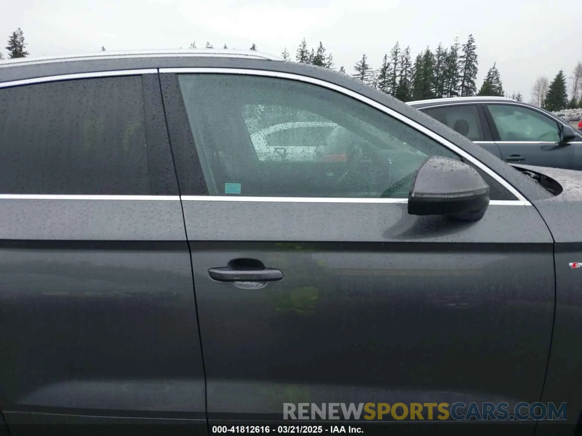 13 Photograph of a damaged car WA1E2AFY5L2106711 AUDI Q5 2020