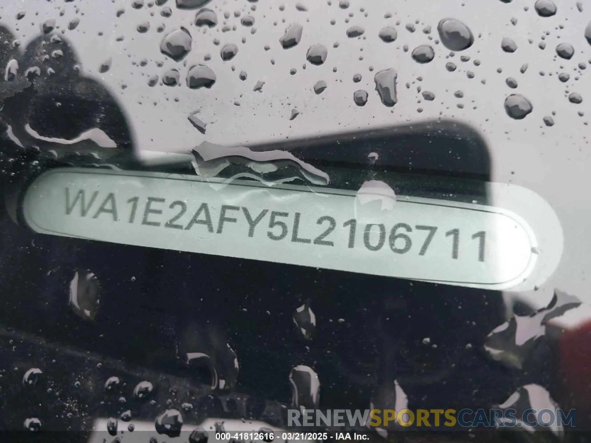 17 Photograph of a damaged car WA1E2AFY5L2106711 AUDI Q5 2020